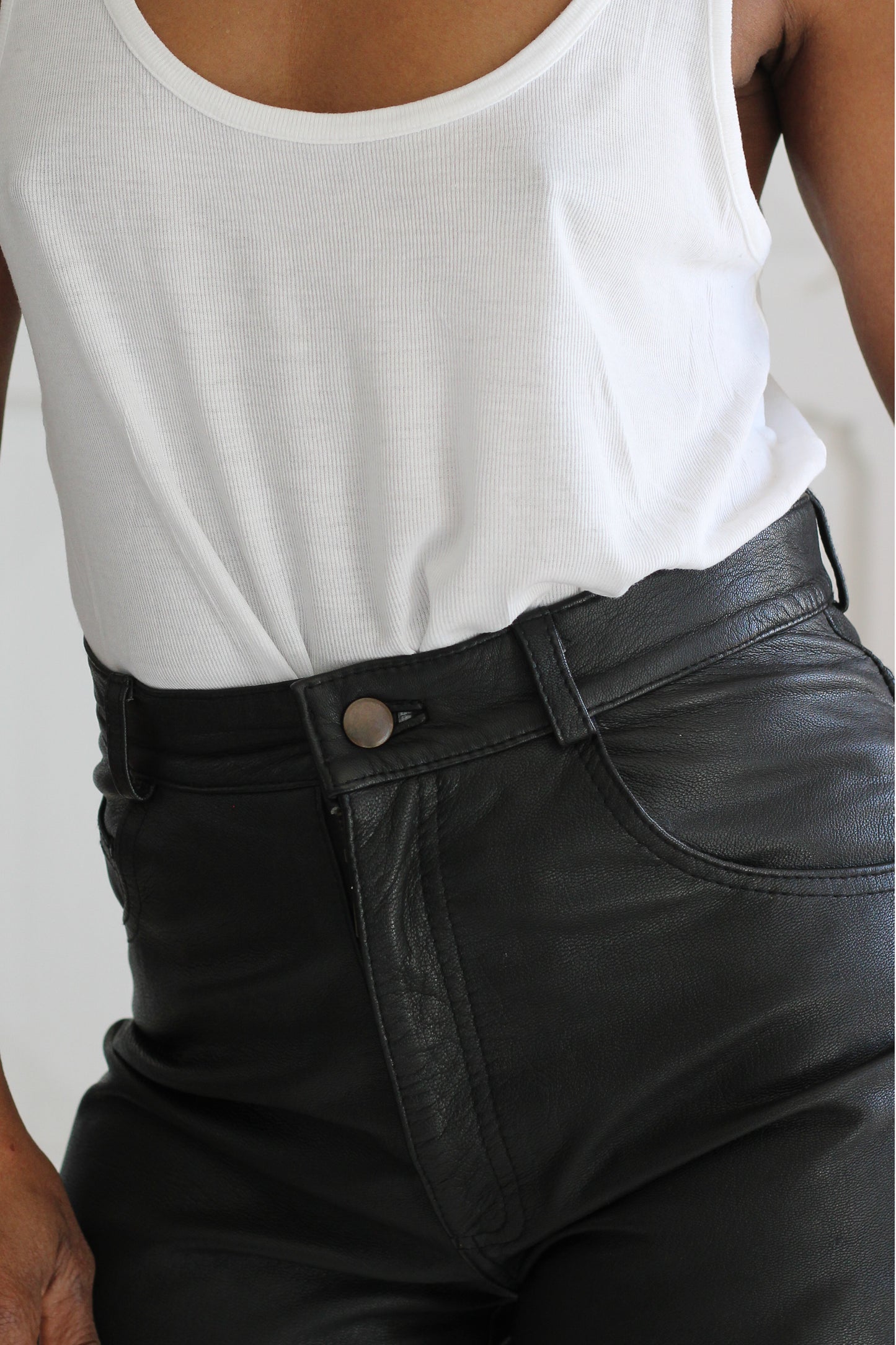 Short en cuir de chèvre noir