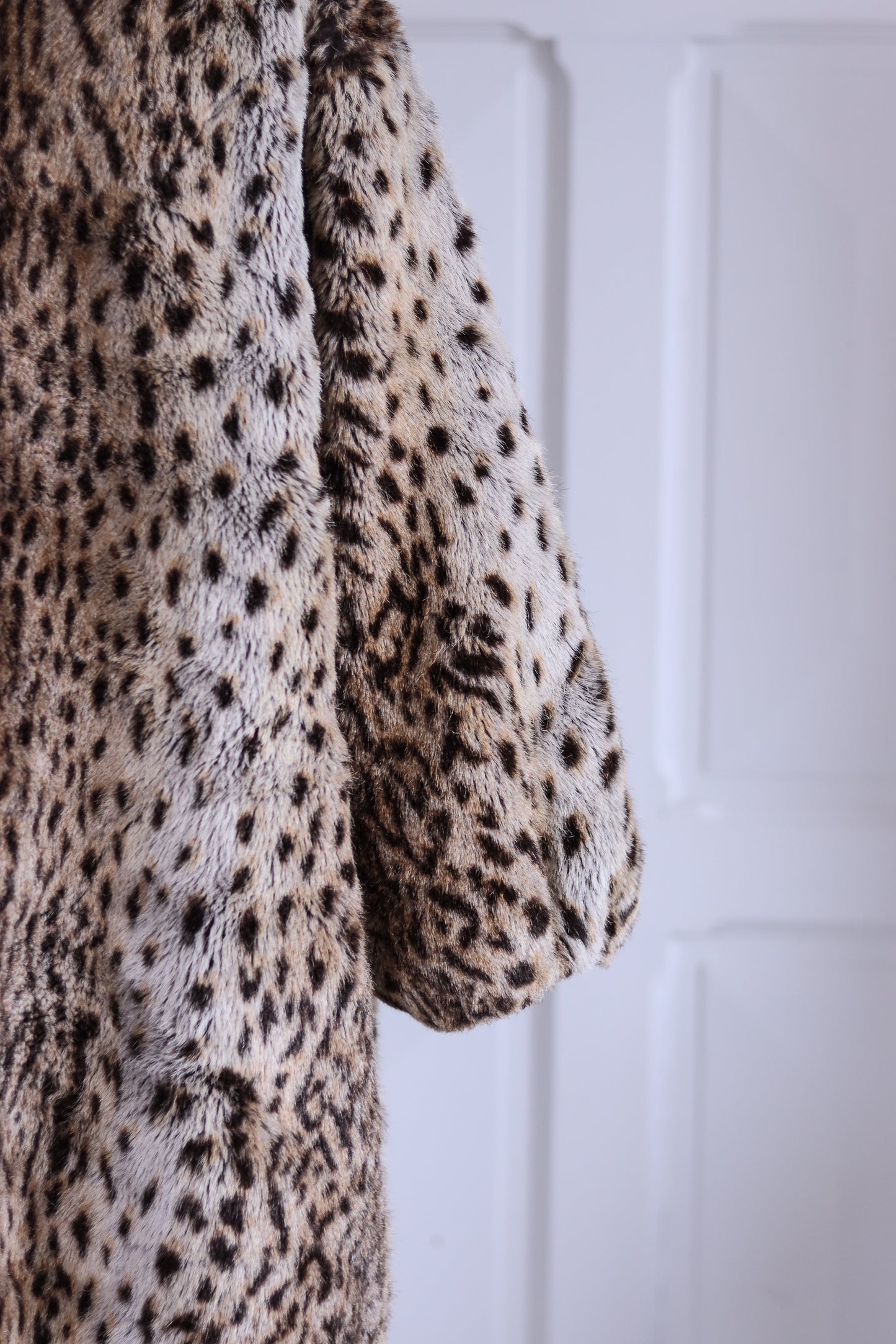 Sylvia Dorante manteau fausse fourrure