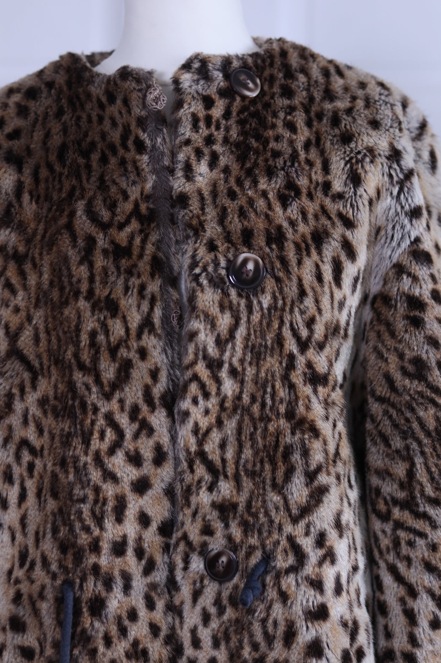 Sylvia Dorante manteau fausse fourrure