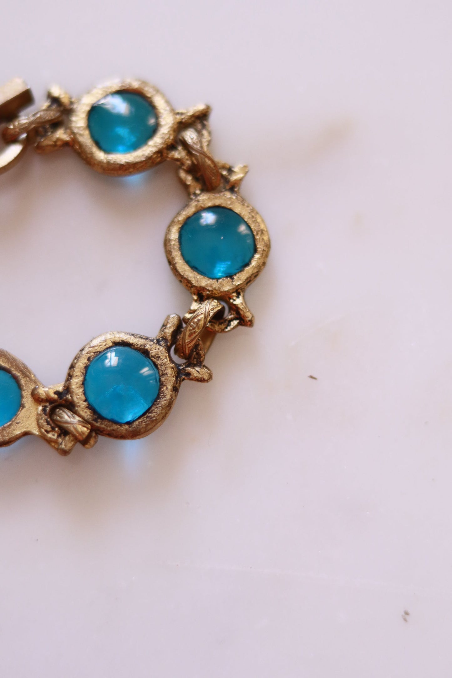 Bracelet vintage doré à cabochon
