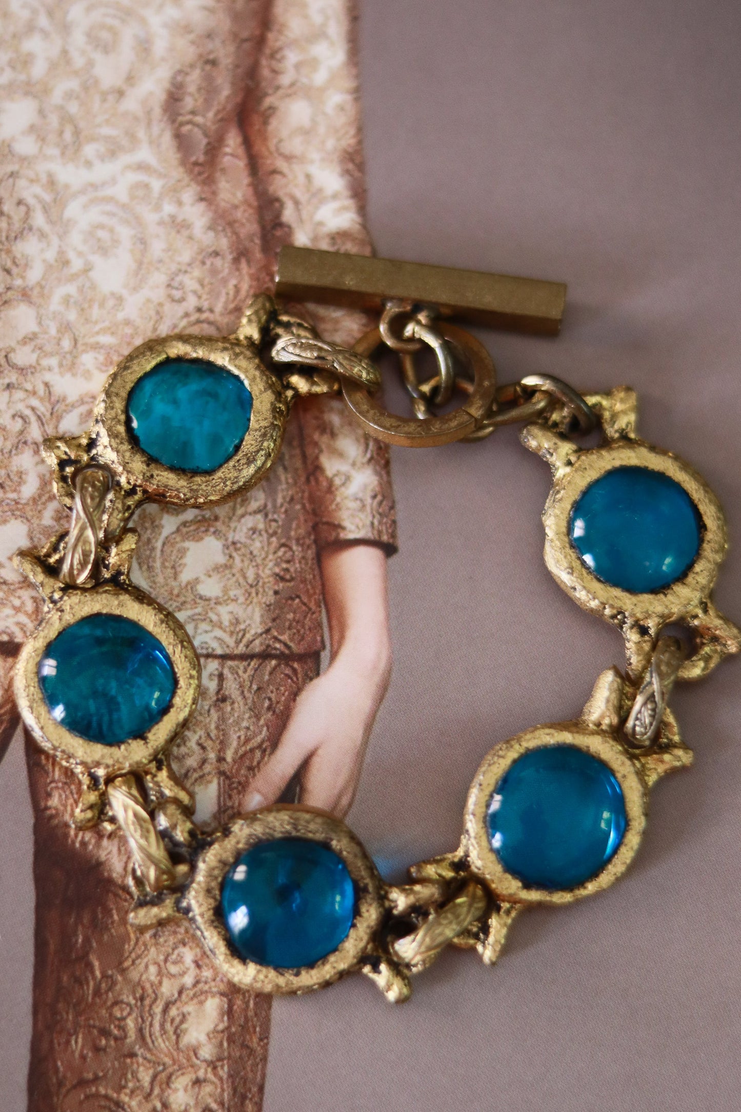 Bracelet vintage doré à cabochon
