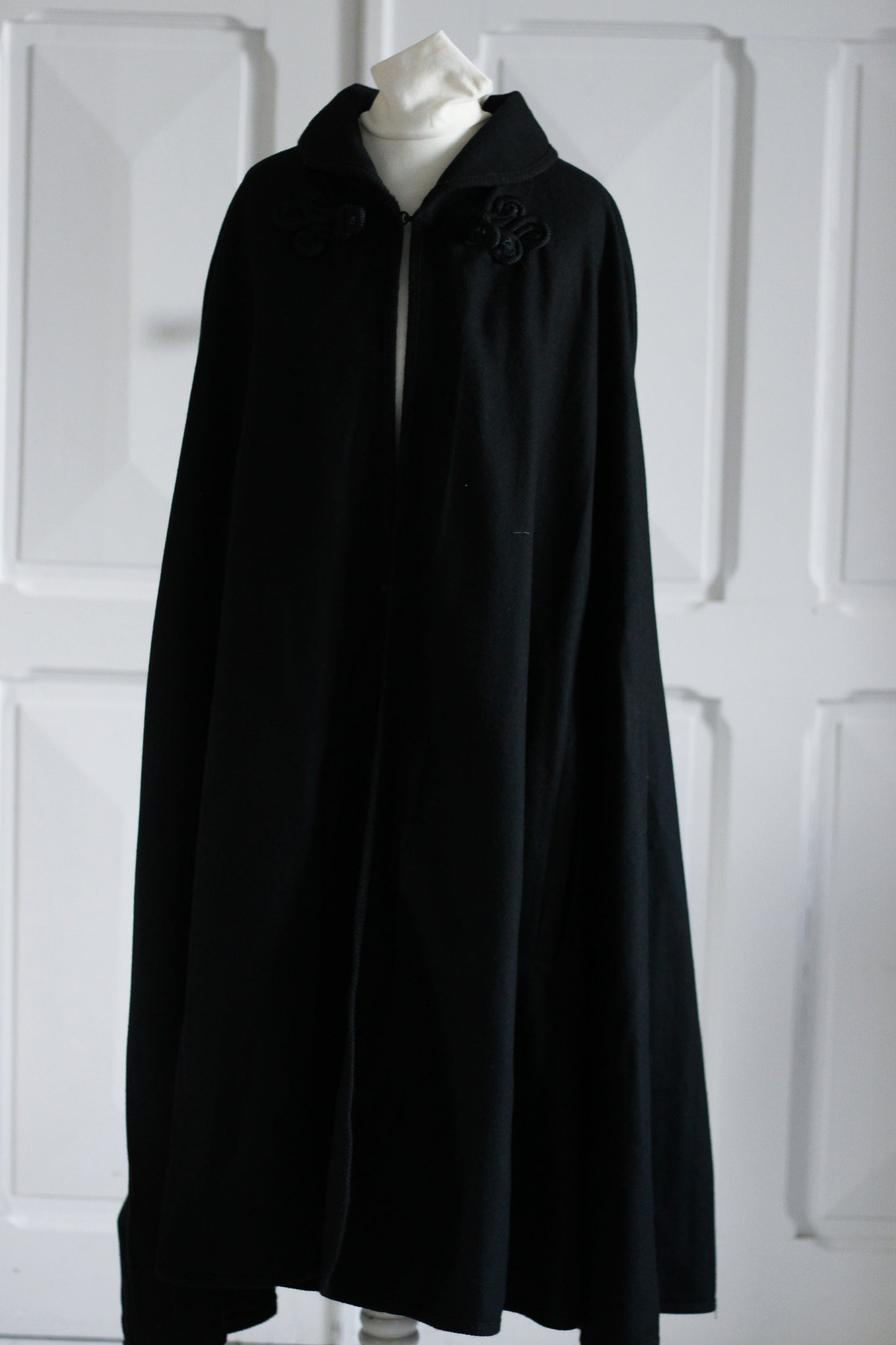 Caroline Rohmer cape en laine