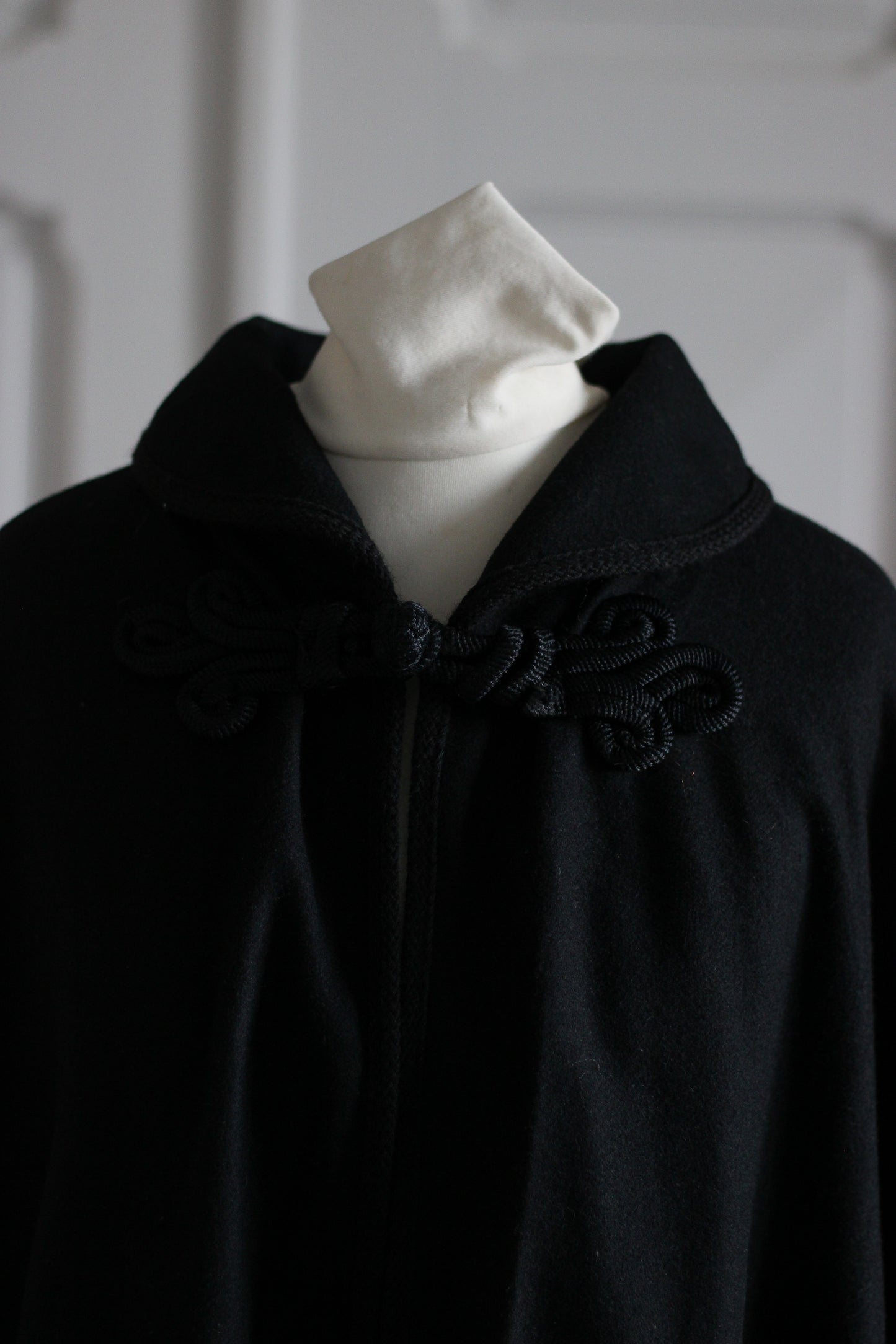 Caroline Rohmer cape en laine