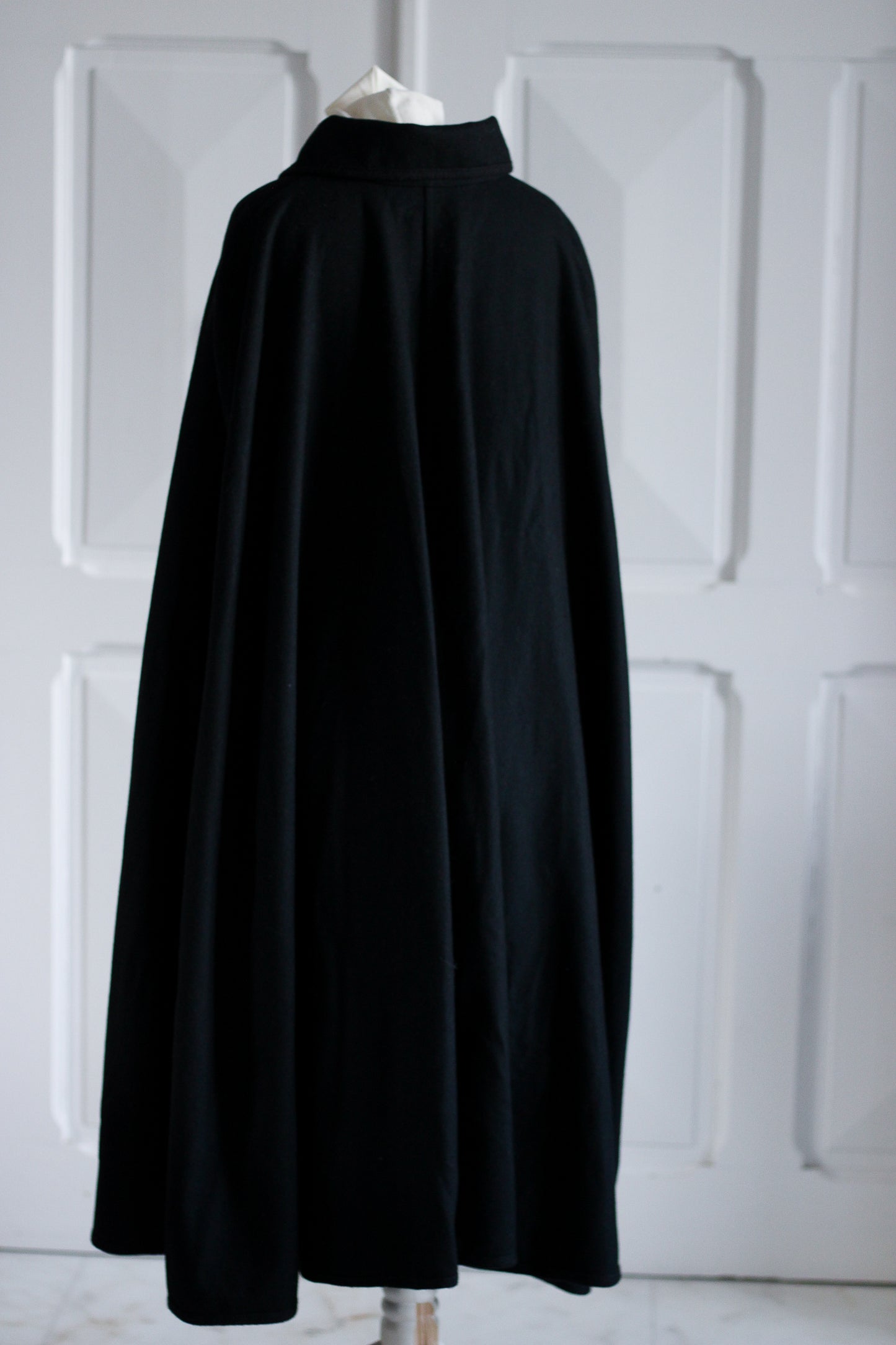 Caroline Rohmer cape en laine