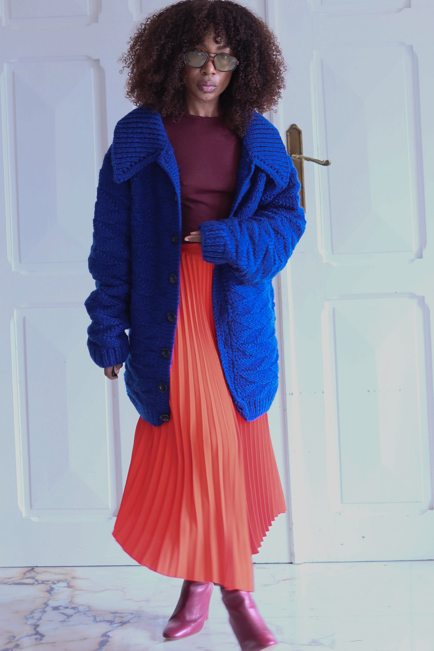 Fait main cardigan long en laine tricotée  bleu cobalt