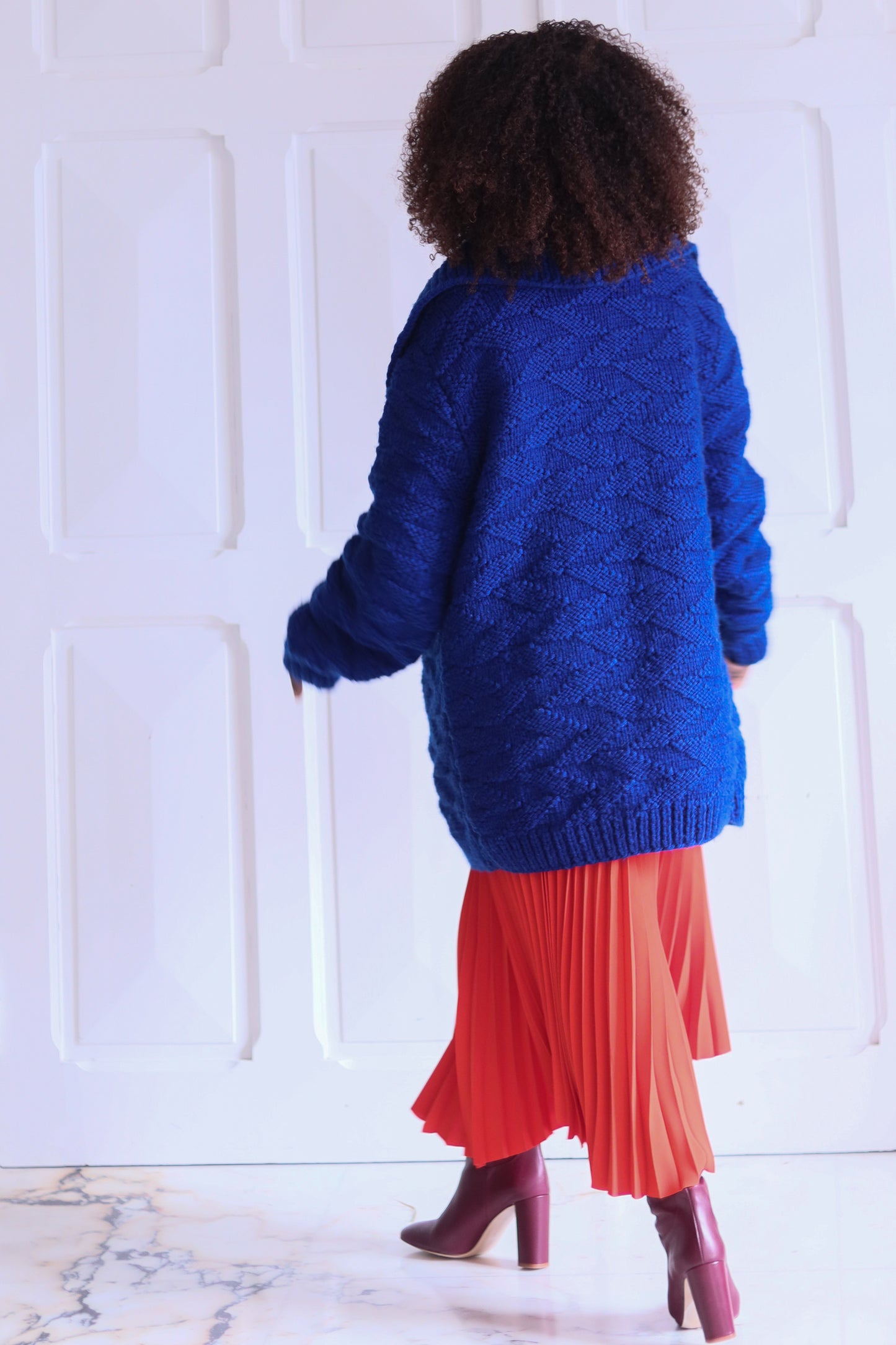 Fait main cardigan long en laine tricotée  bleu cobalt