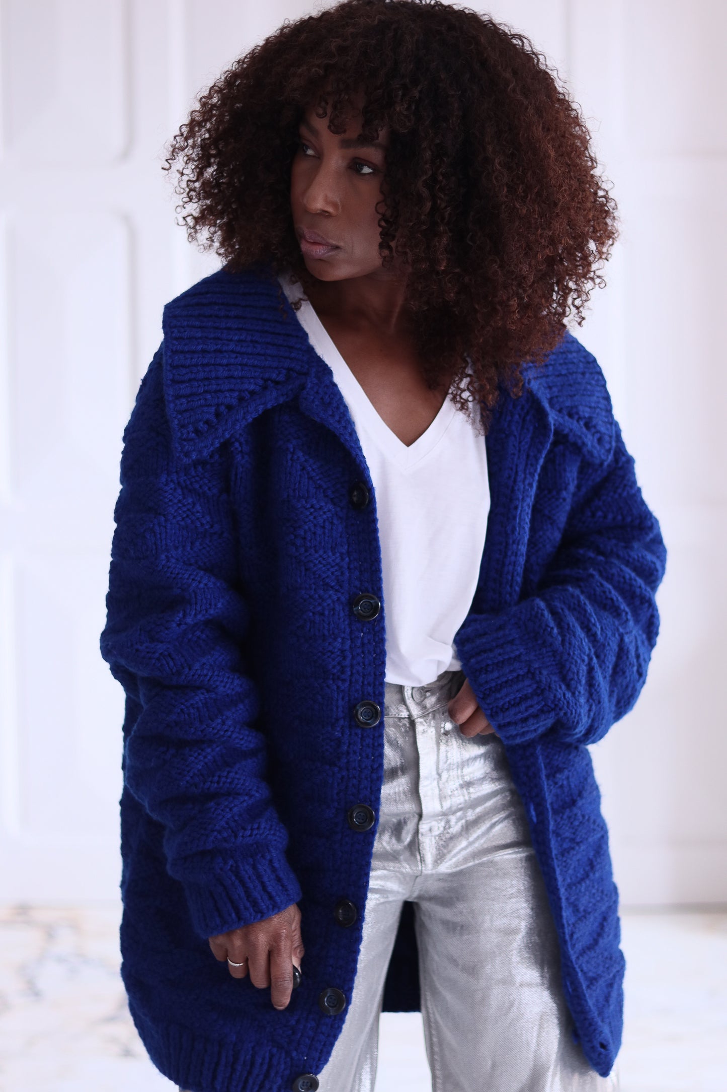 Fait main cardigan long en laine tricotée  bleu cobalt