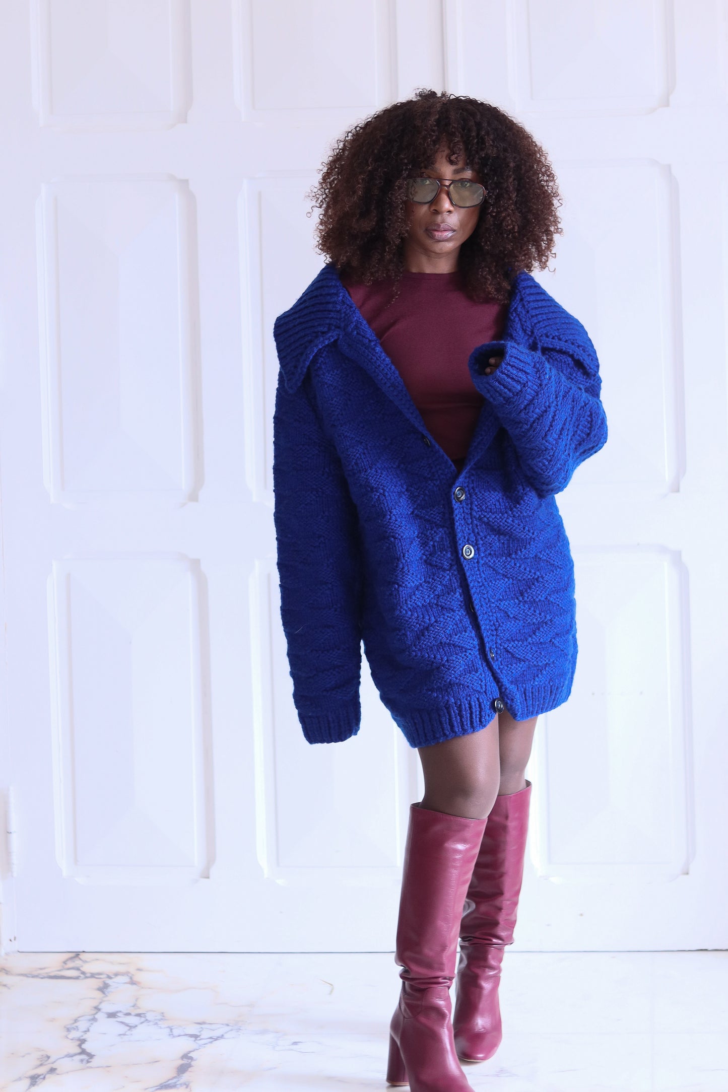 Fait main cardigan long en laine tricotée  bleu cobalt