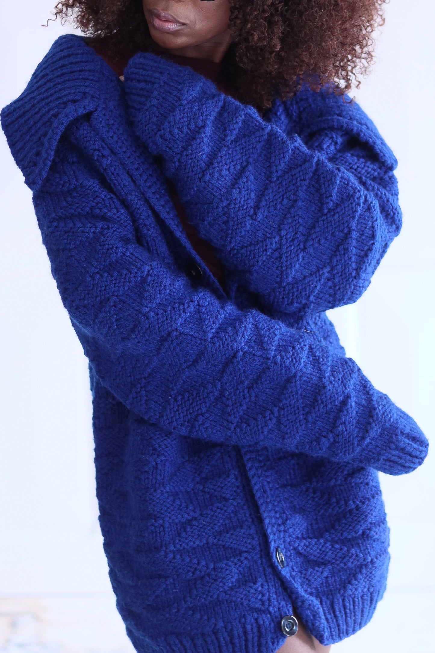 Fait main cardigan long en laine tricotée  bleu cobalt