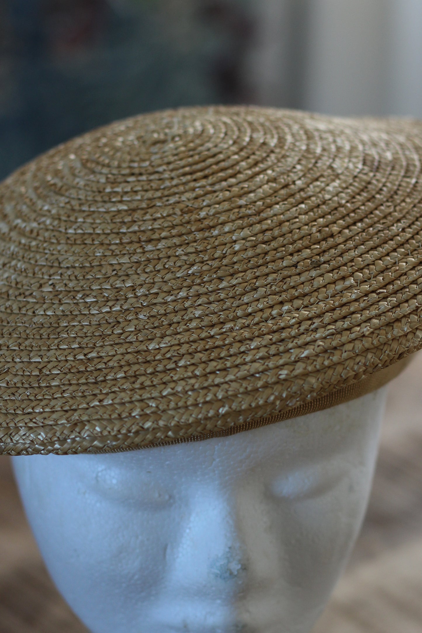 Casquette plate en paille naturelle