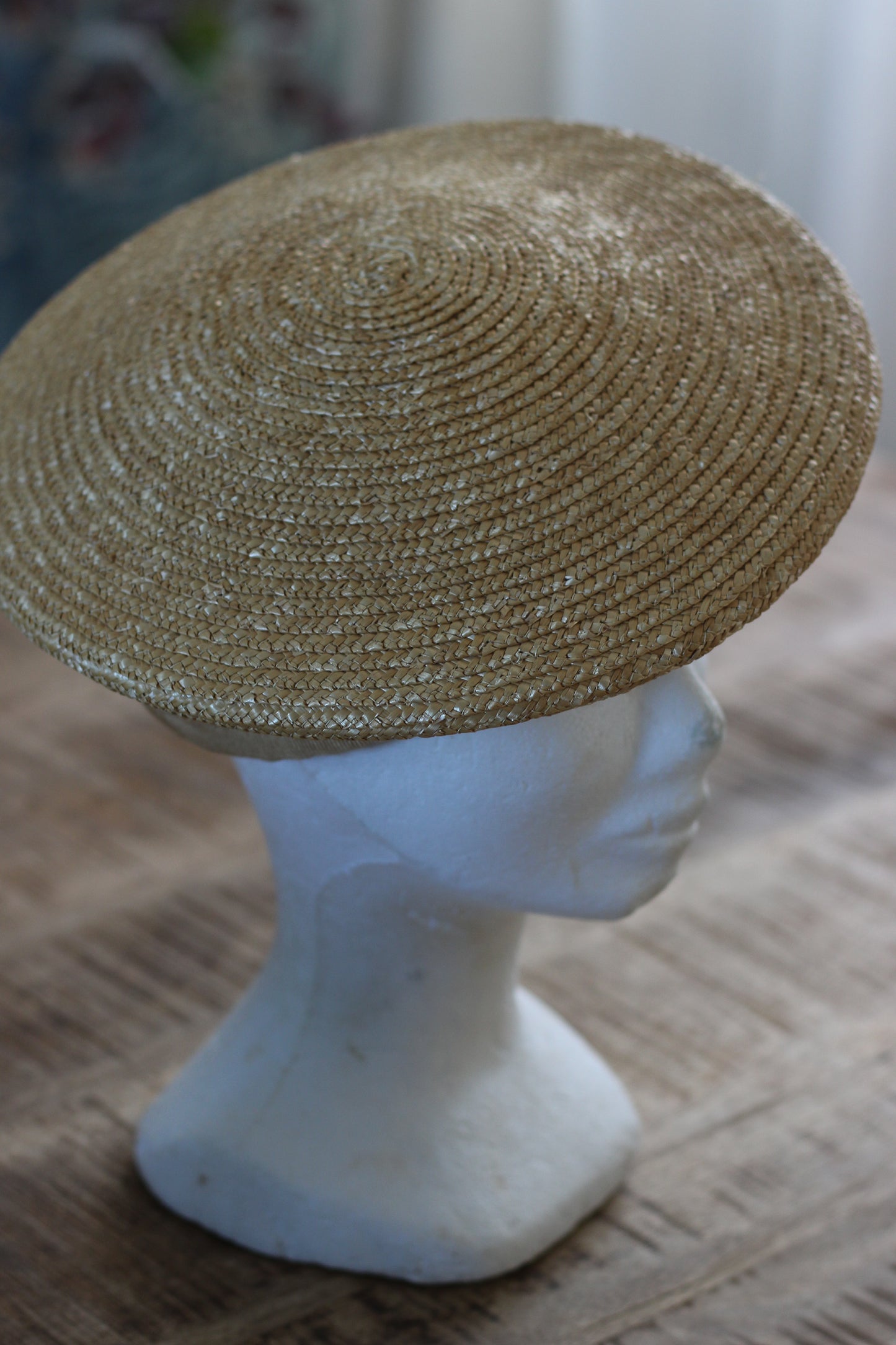 Casquette plate en paille naturelle