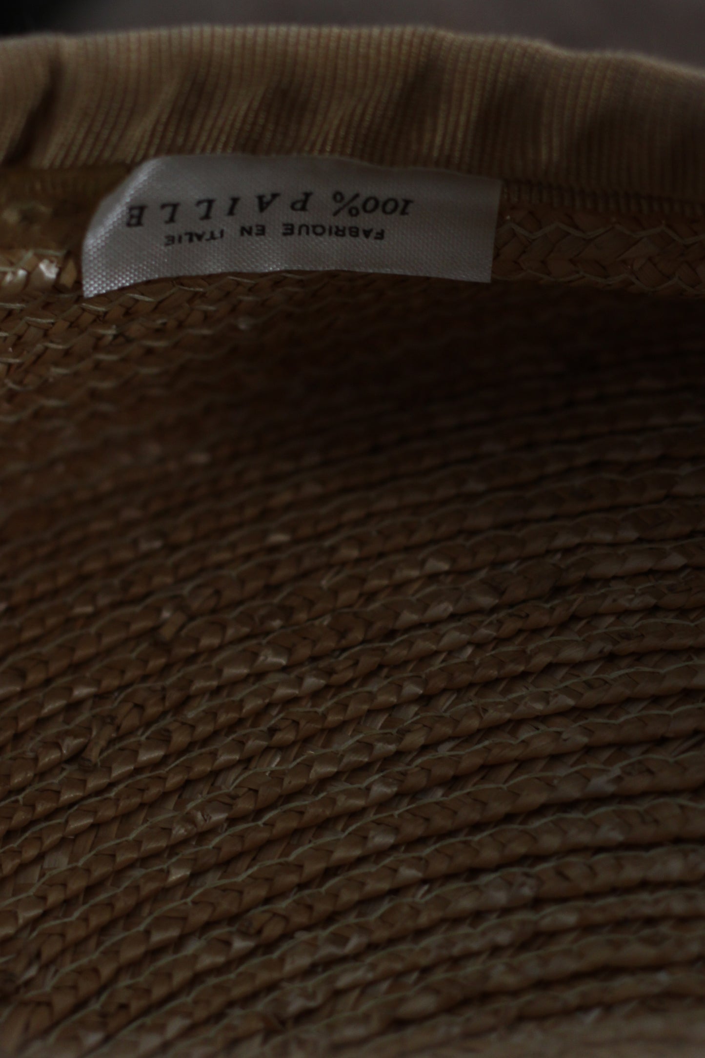 Casquette plate en paille naturelle