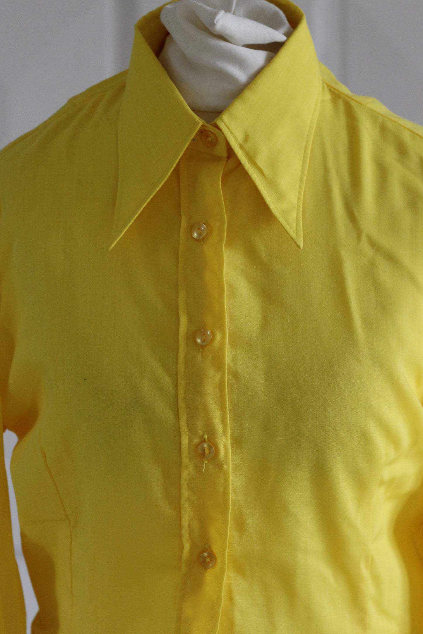 Chemisier jaune col pelle à tarte