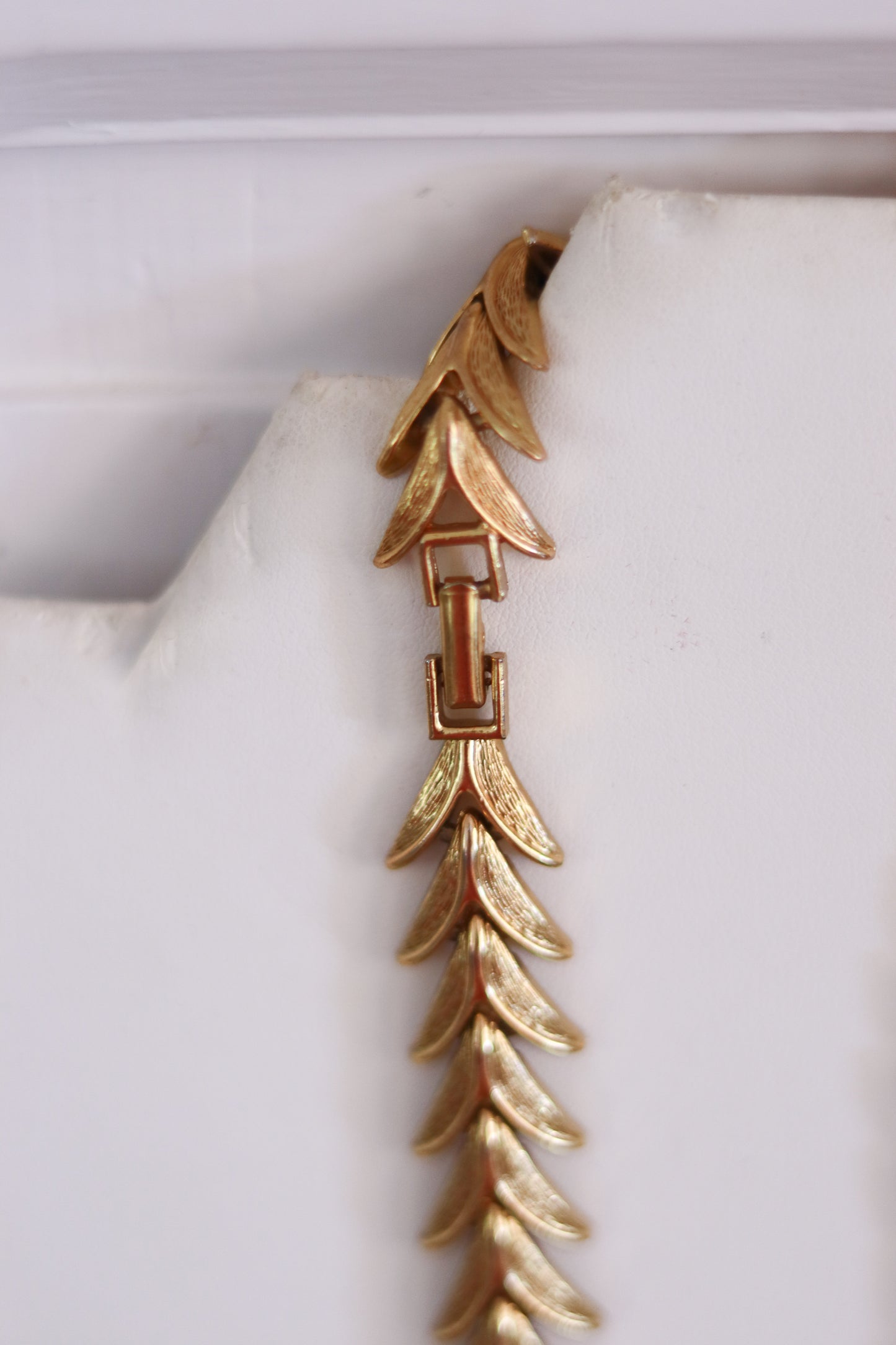 Collier vintage feuillage doré