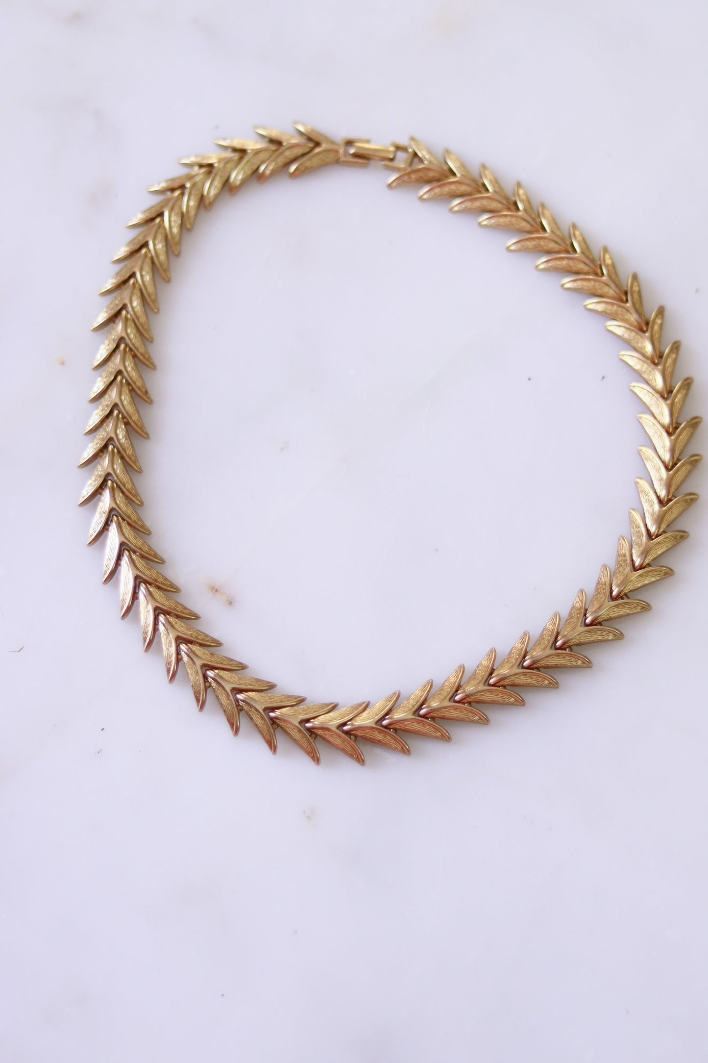 Collier vintage feuillage doré