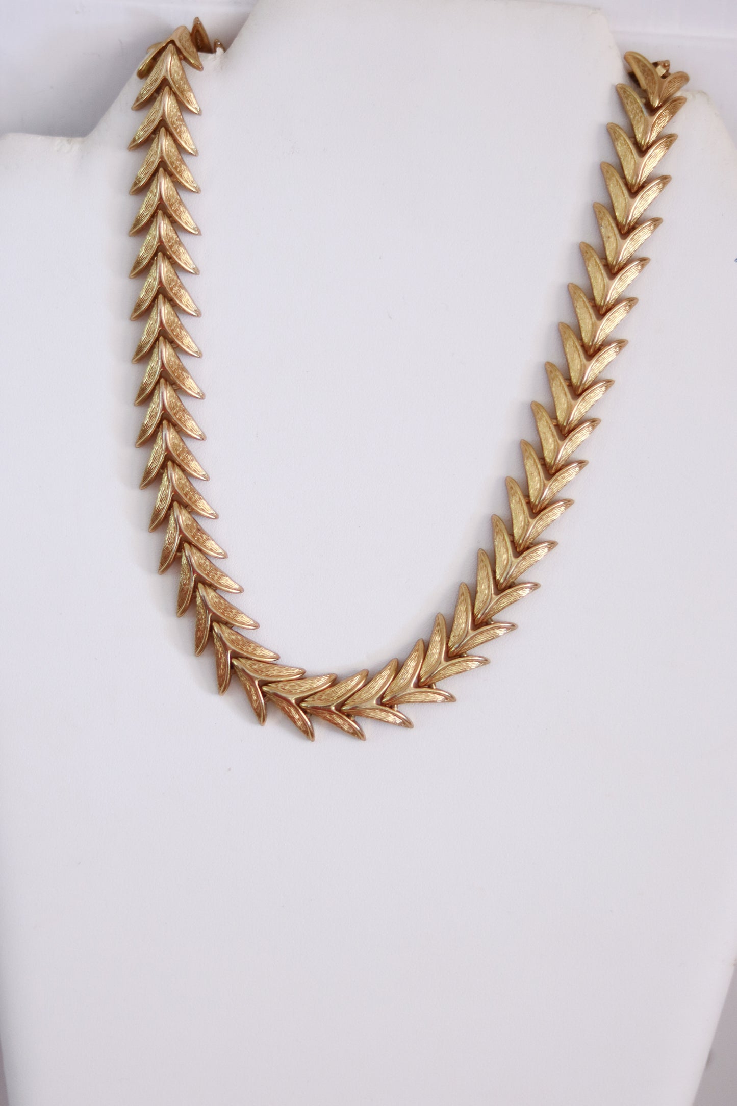 Collier vintage feuillage doré