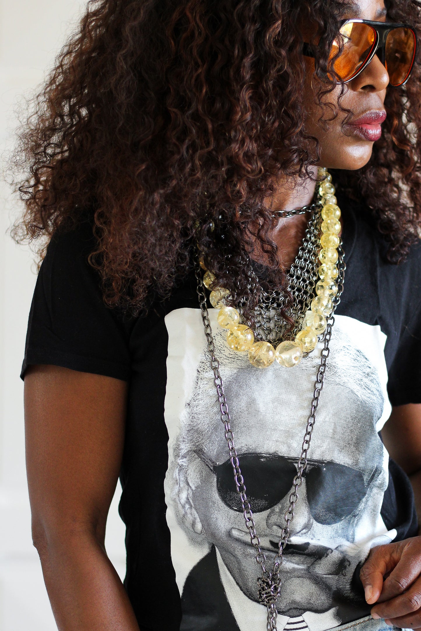 Collier vintage en résine translucide à inclusions