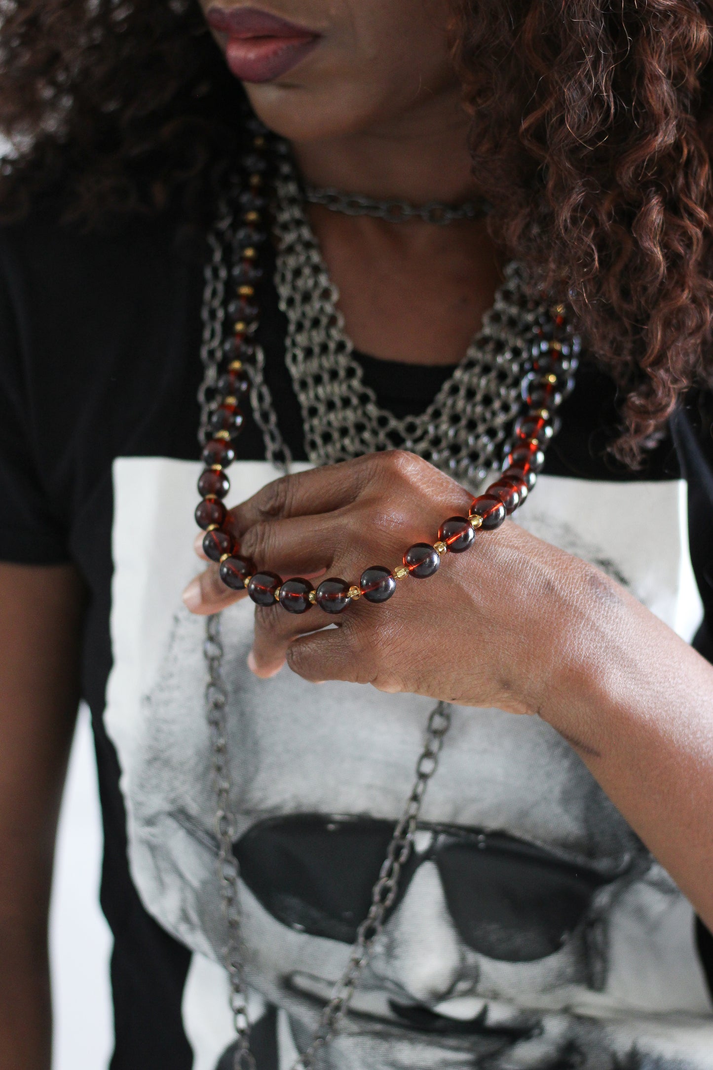 Collier brun grenat à perles rondes
