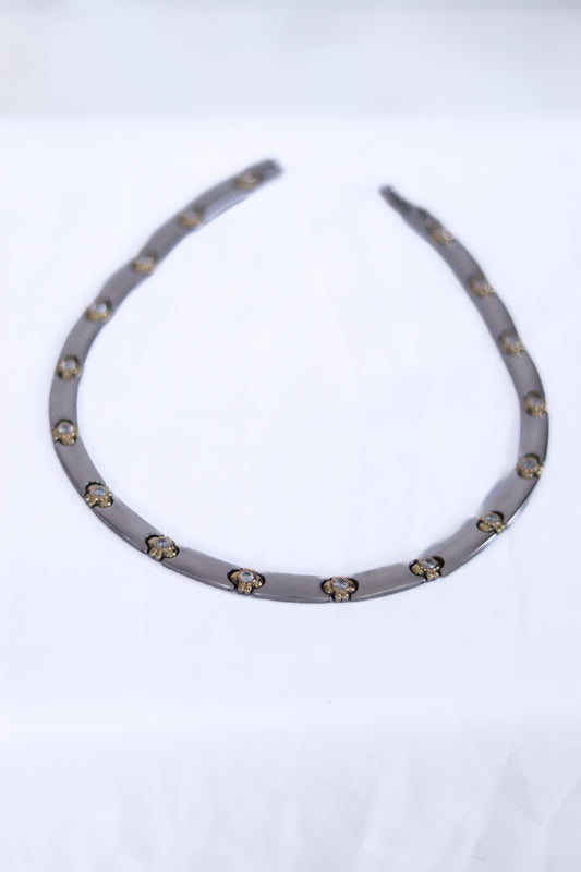 Collier en métal et strass