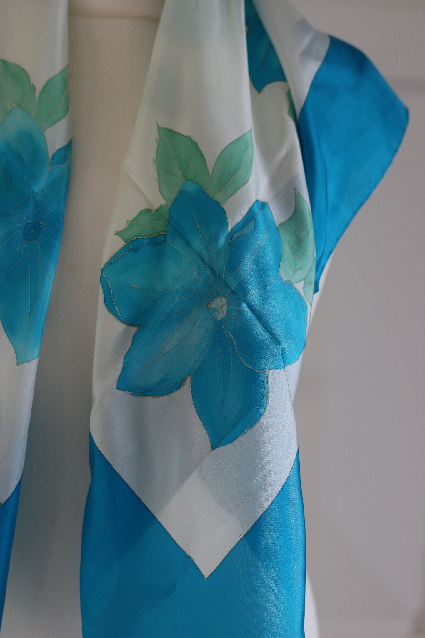 Foulard carré de soie fait main