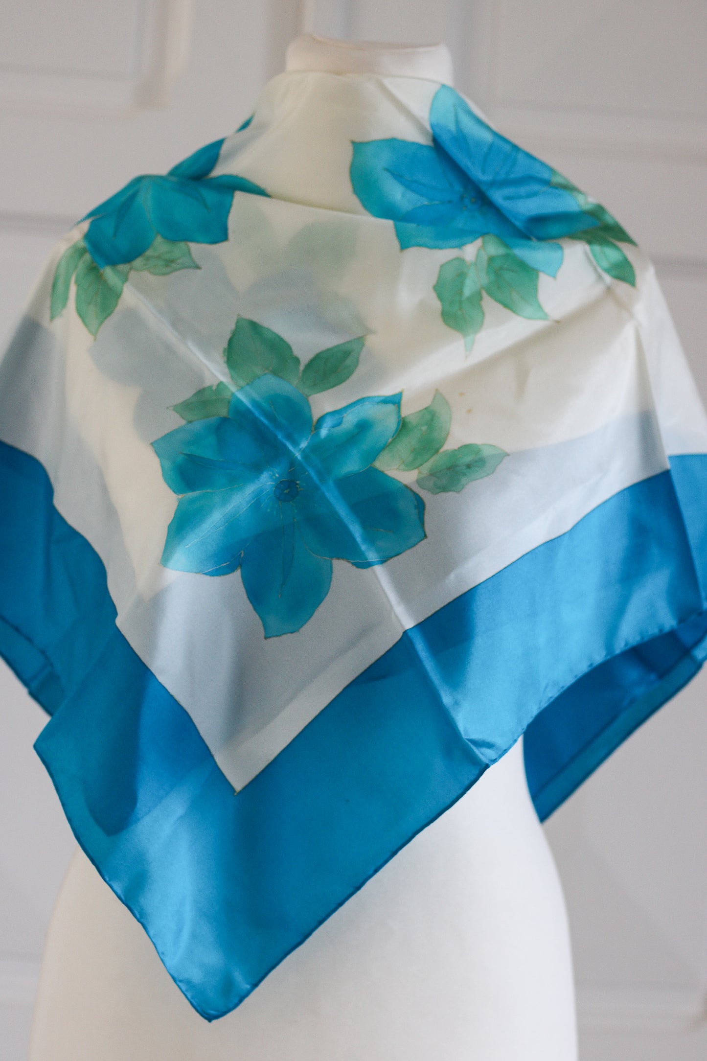 Foulard carré de soie fait main