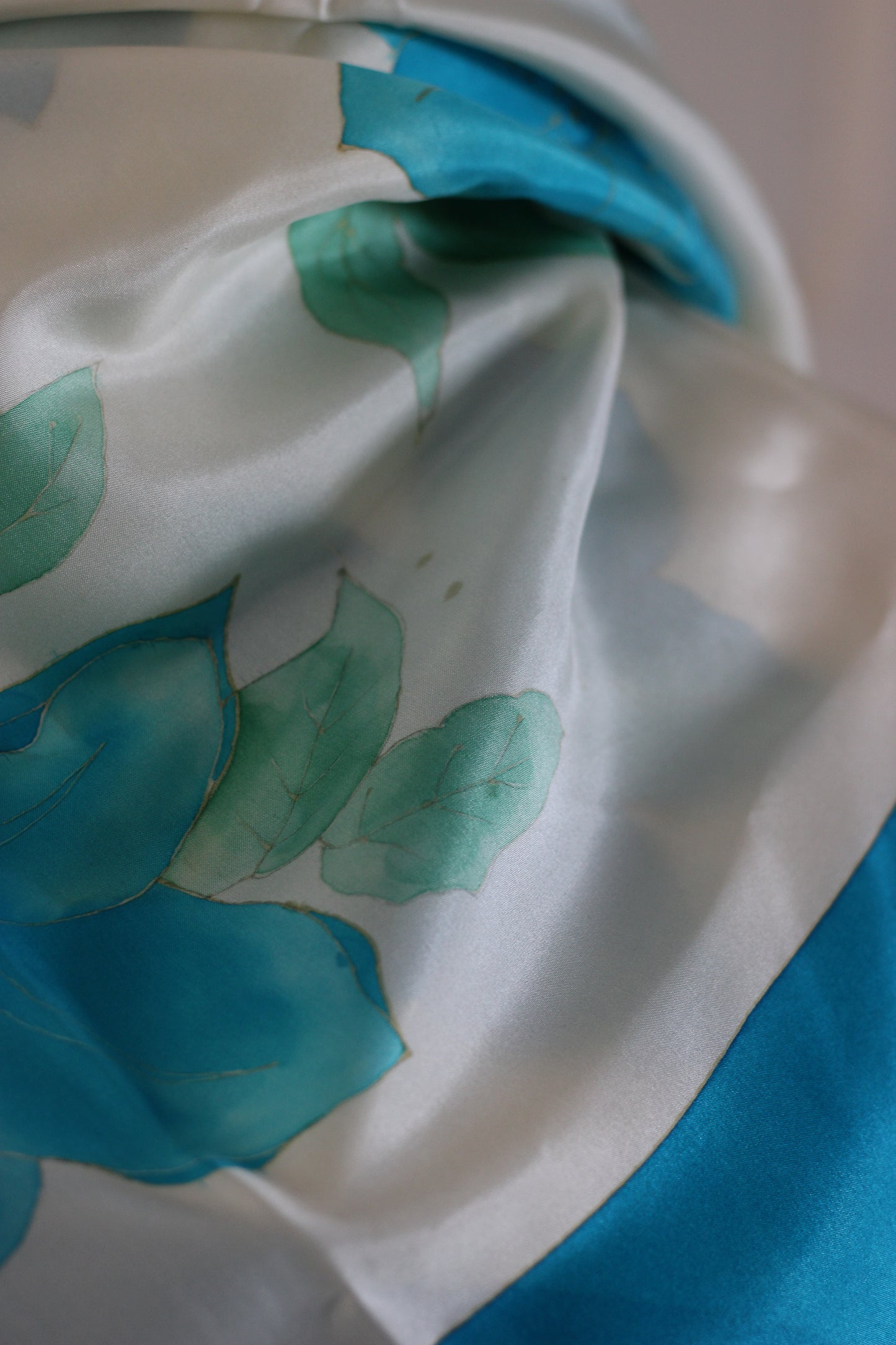 Foulard carré de soie fait main