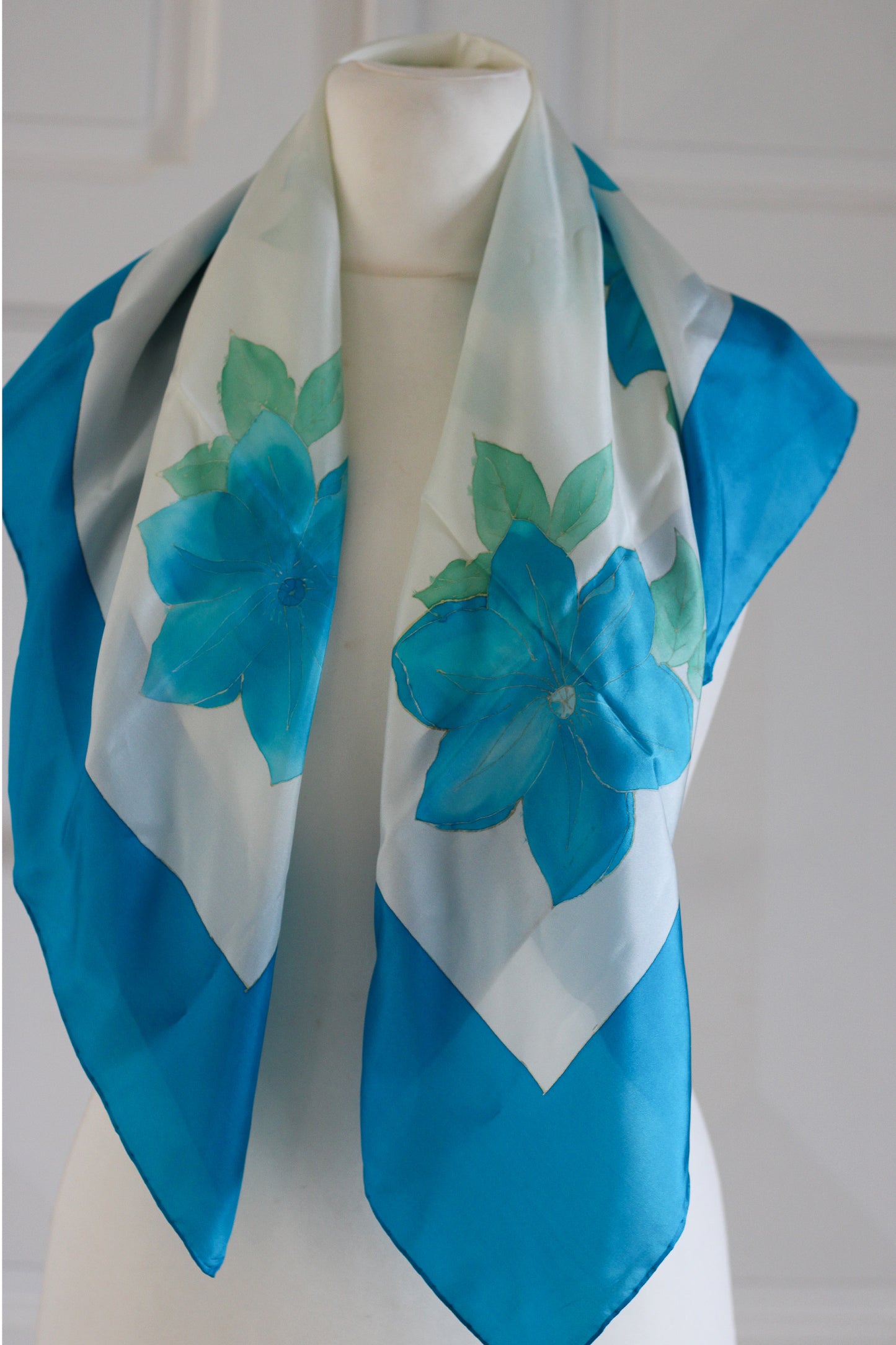 Foulard carré de soie fait main