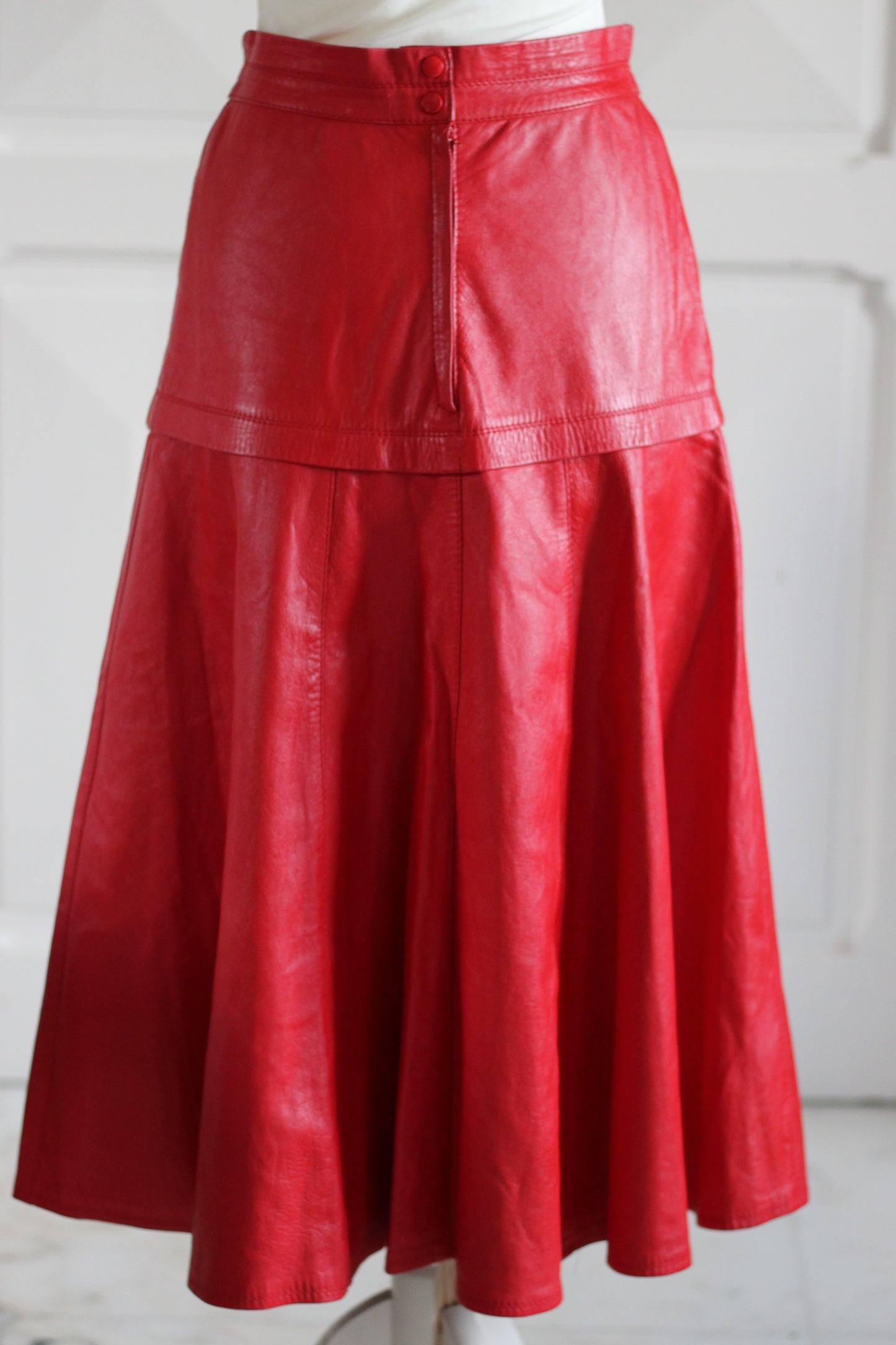 Jupe cuir rouge longueur midi