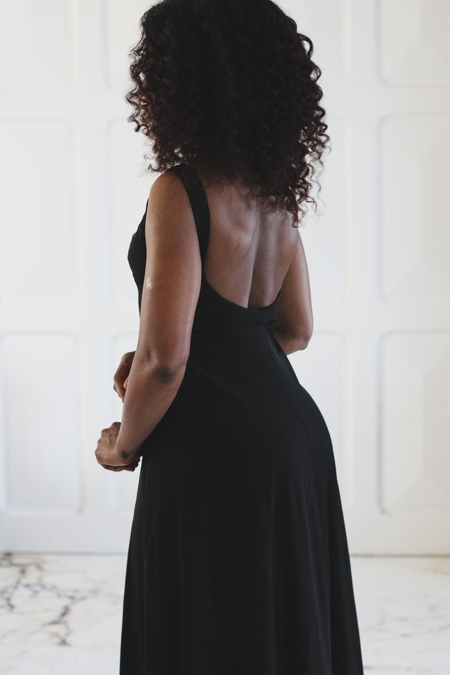 Vicky Valère robe longue à dos nu