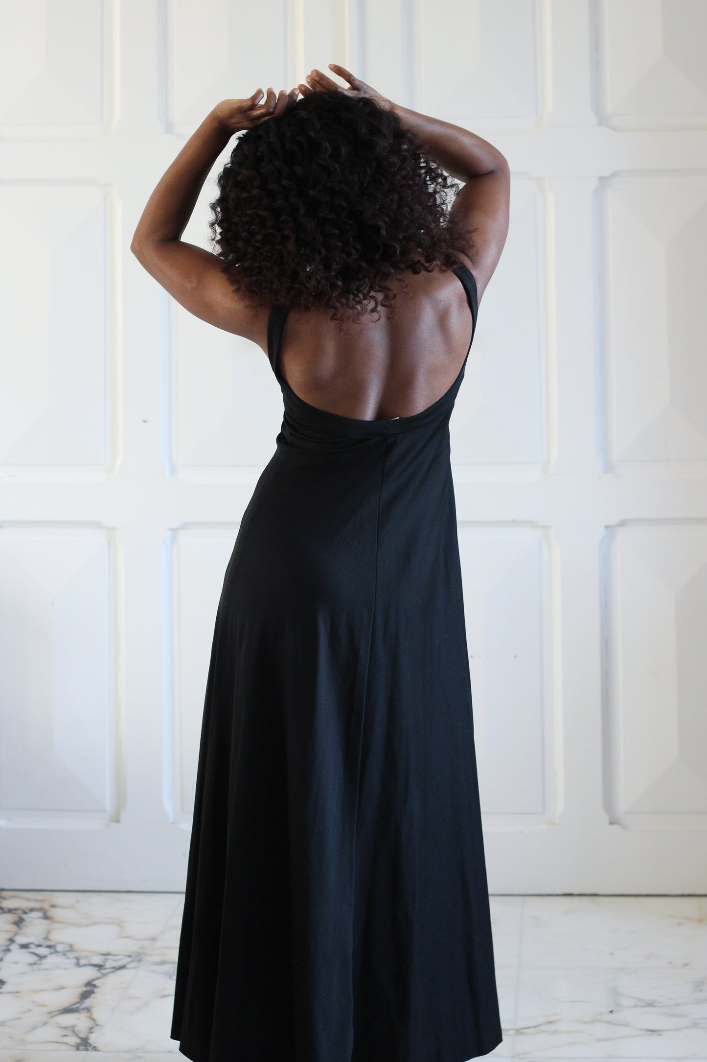 Vicky Valère robe longue à dos nu