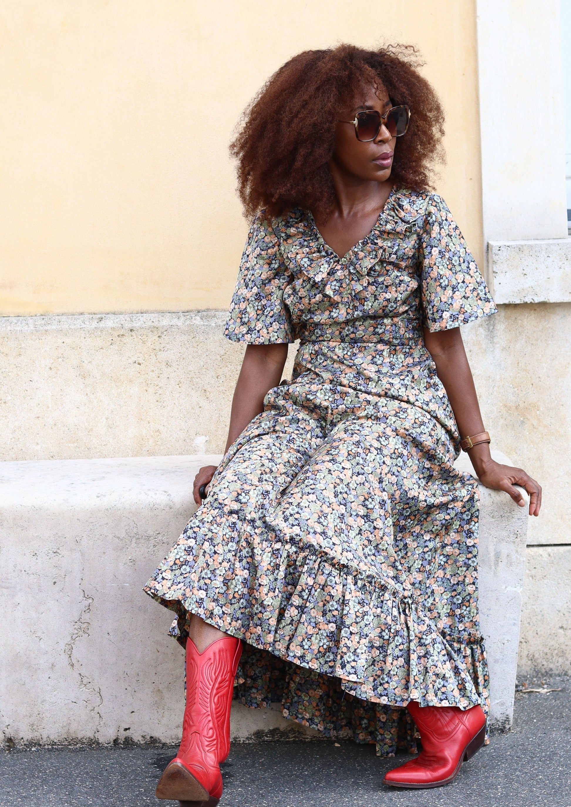 ROBE FEMME FLEURS BLEUE TAILLE 36 / 38 COL VOLANTE ROBE FEMME FLEURS BLEUE TAILLE 36 / 38 COL VOLANTE
