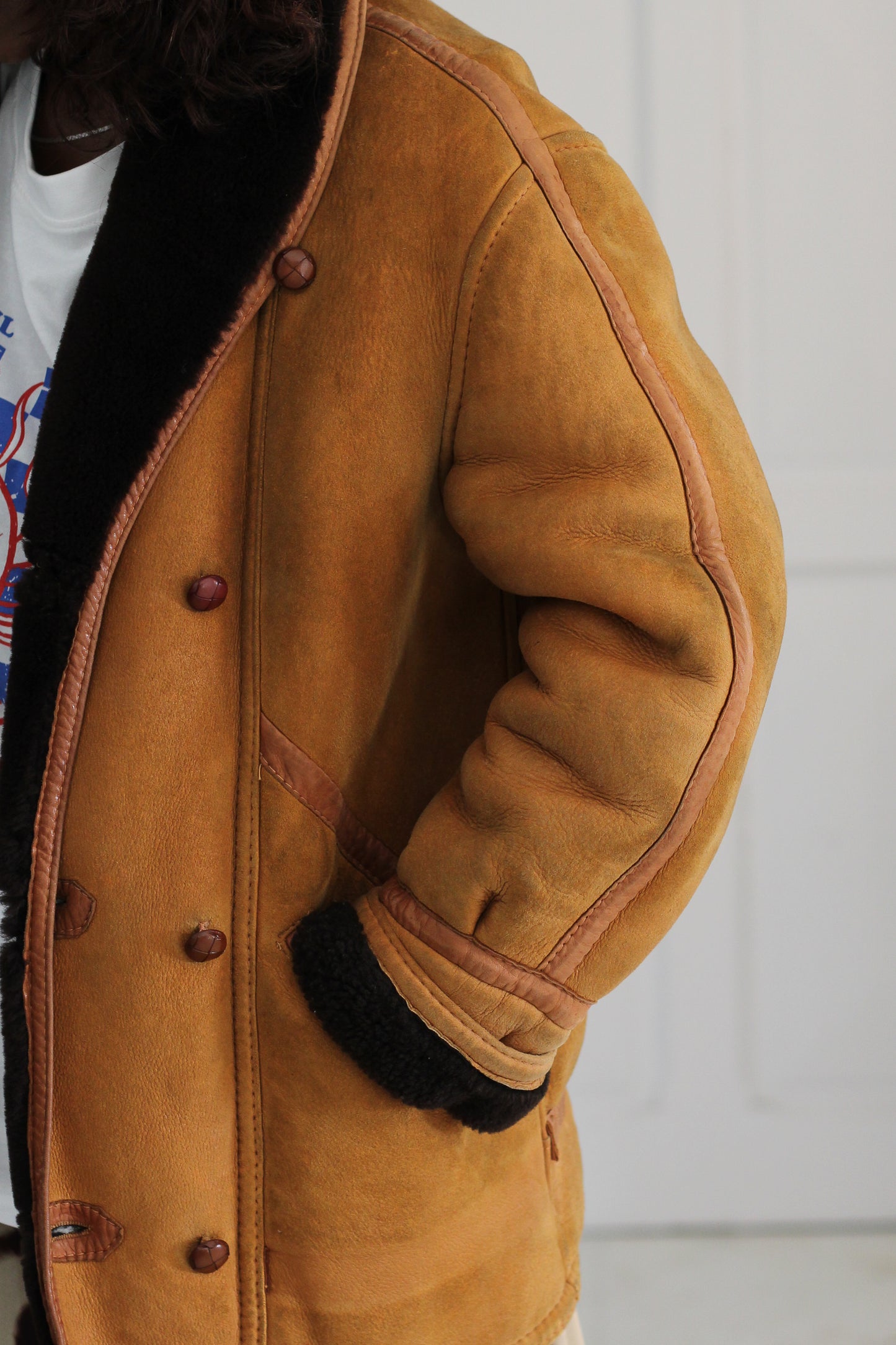 Manteau vintage esprit 70’s, aspect peau lainée