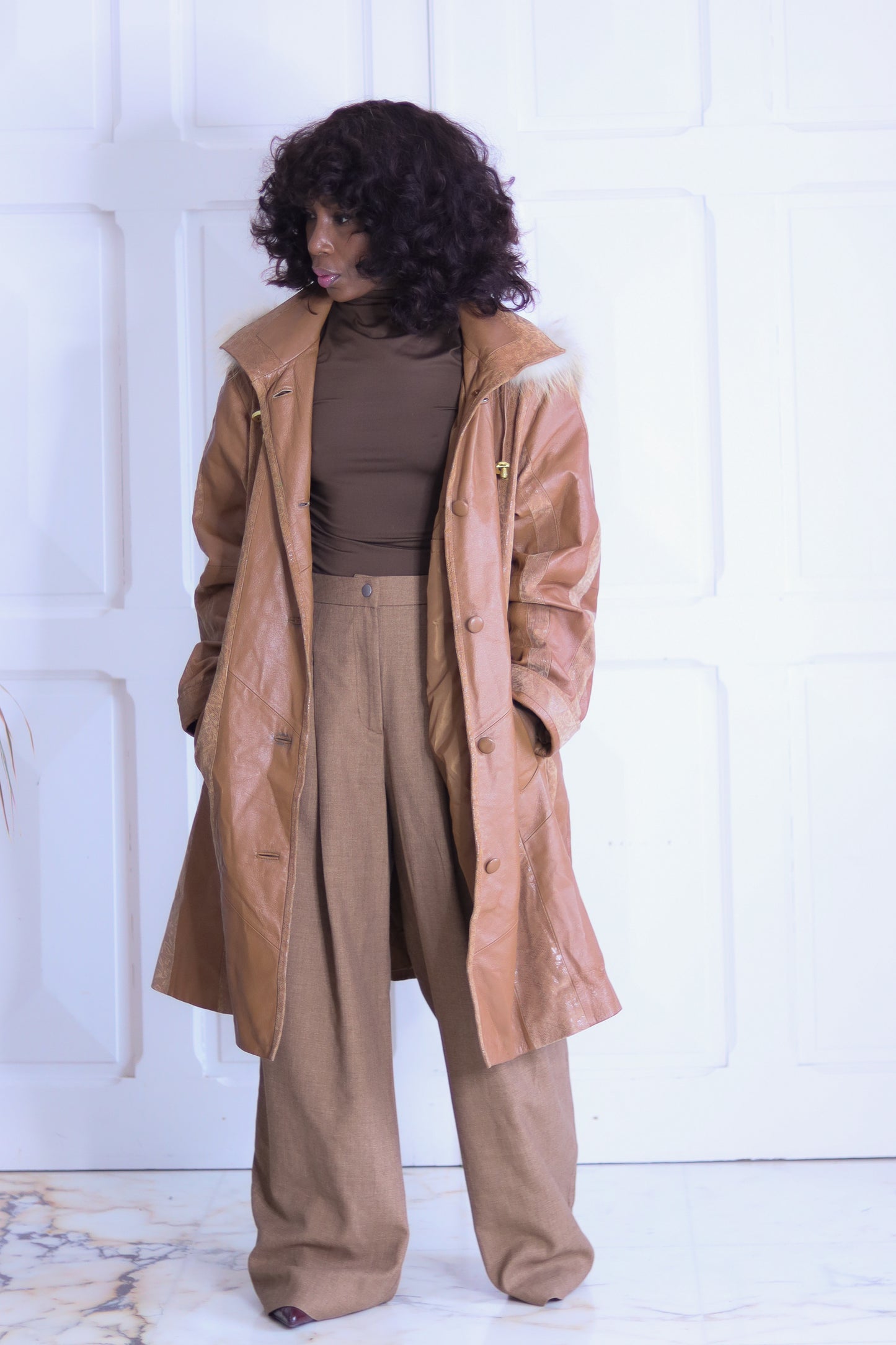 Manteau à capuche en cuir