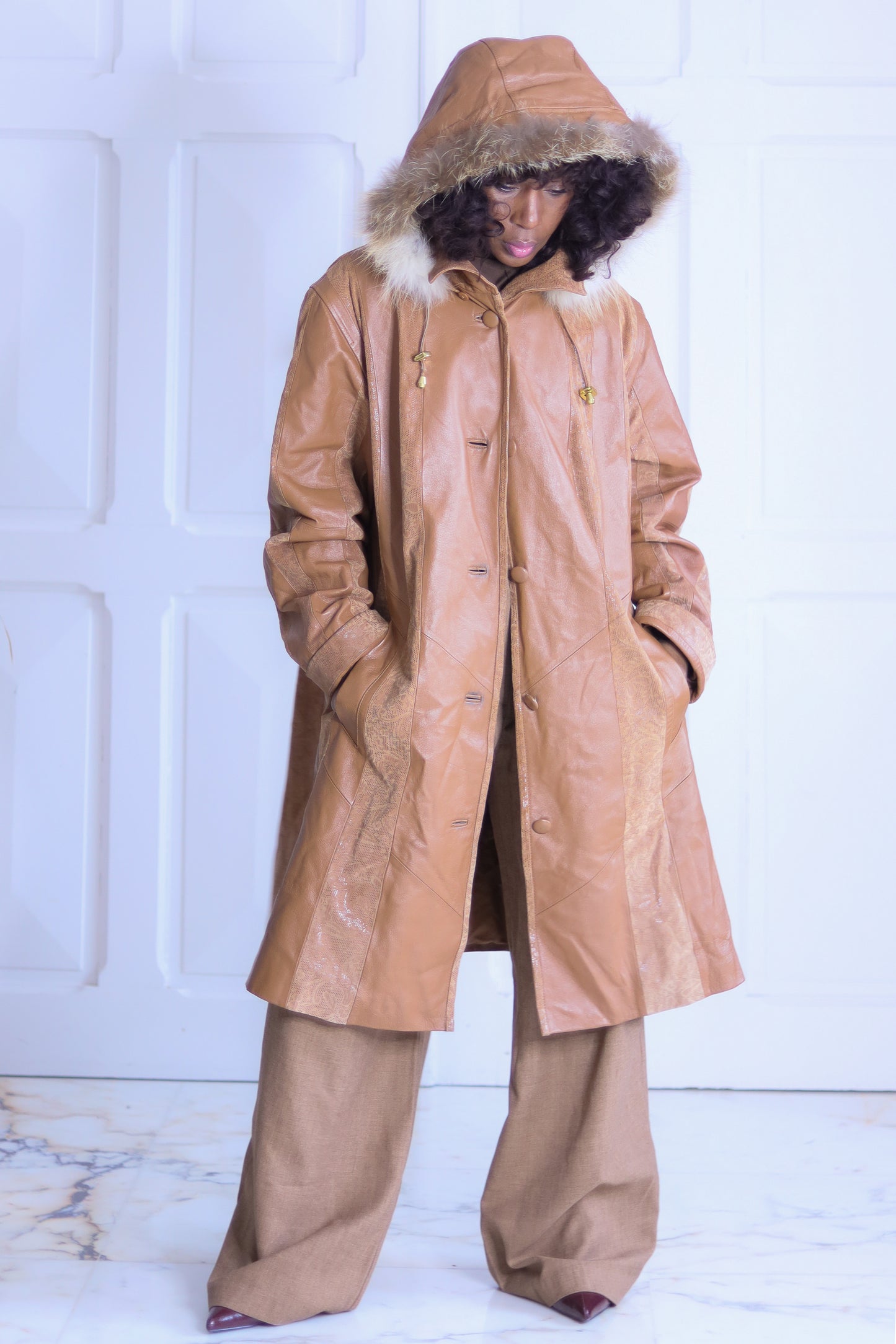 Manteau à capuche en cuir