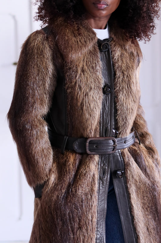 Manteau en fourrure et cuir