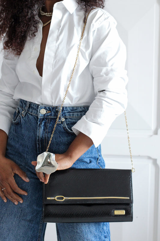 Pochette en cuir signé Chiu Wah
