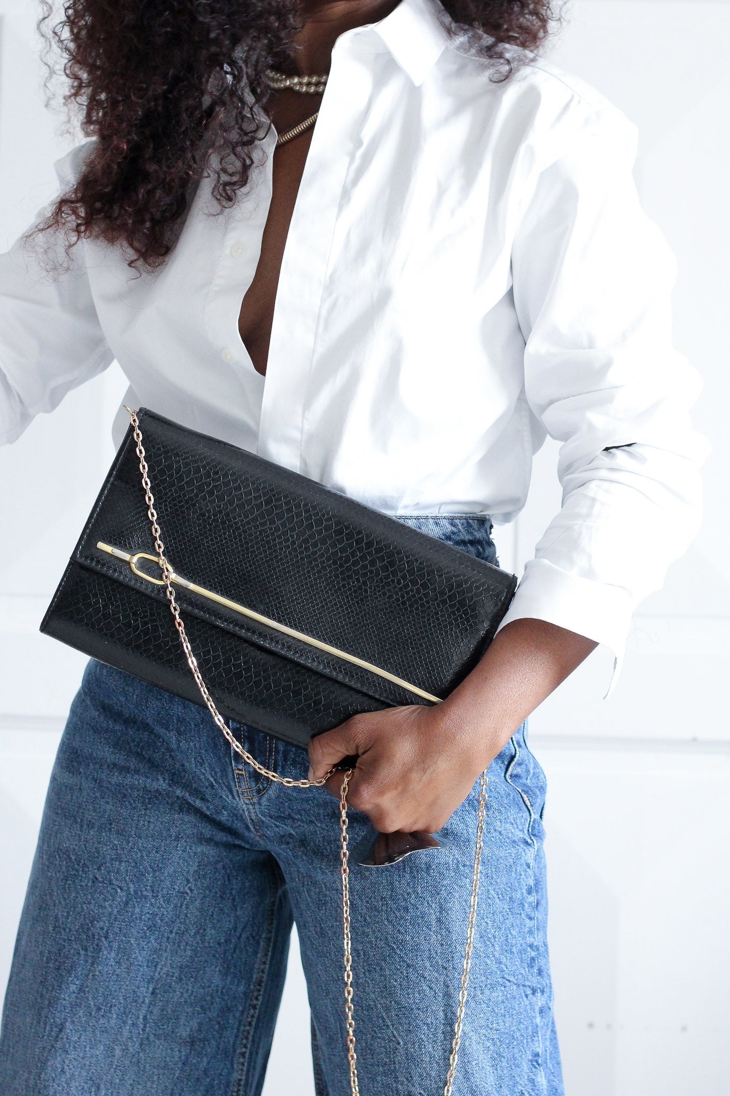 Pochette en cuir signé Chiu Wah