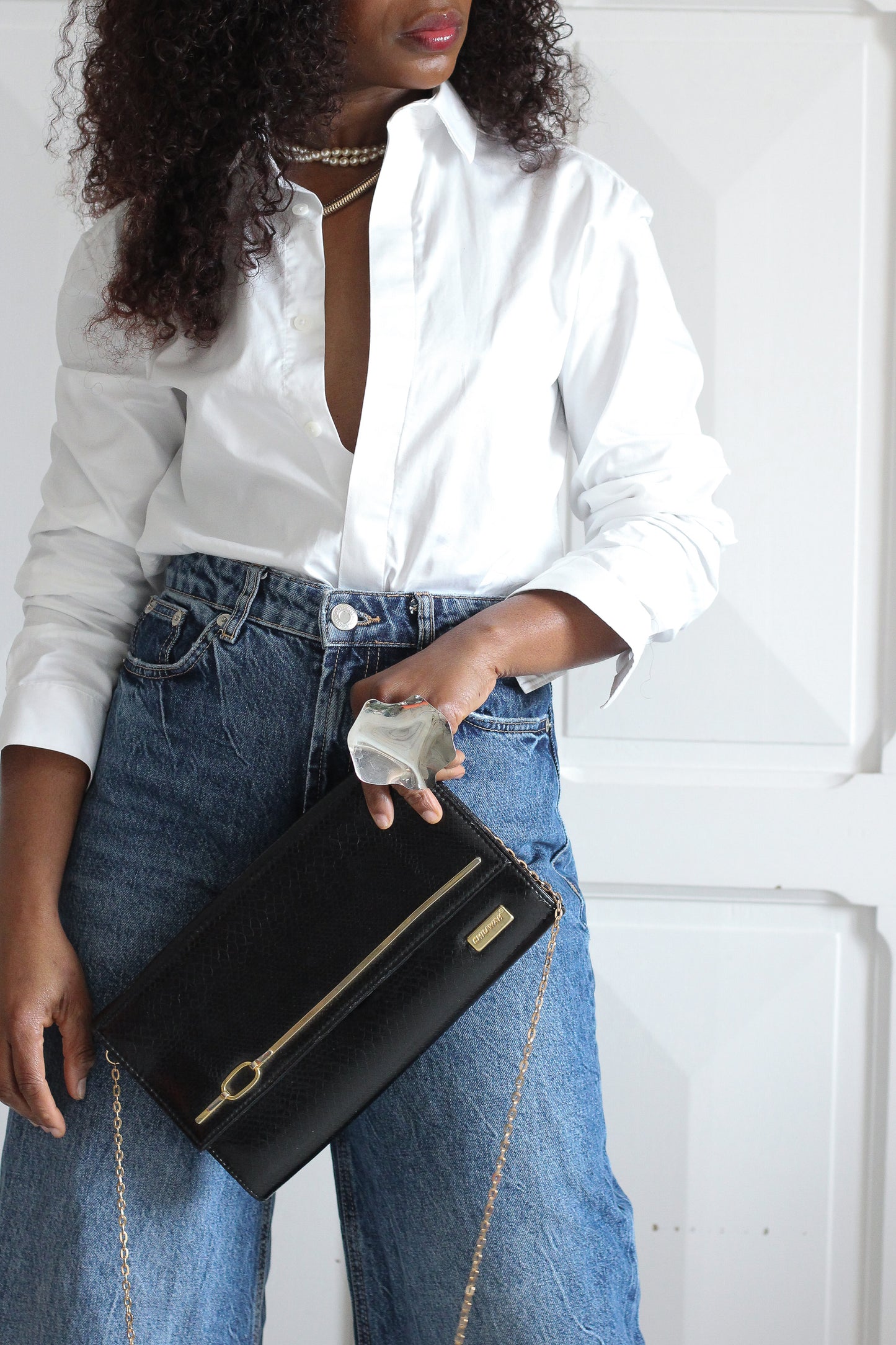 Pochette en cuir signé Chiu Wah