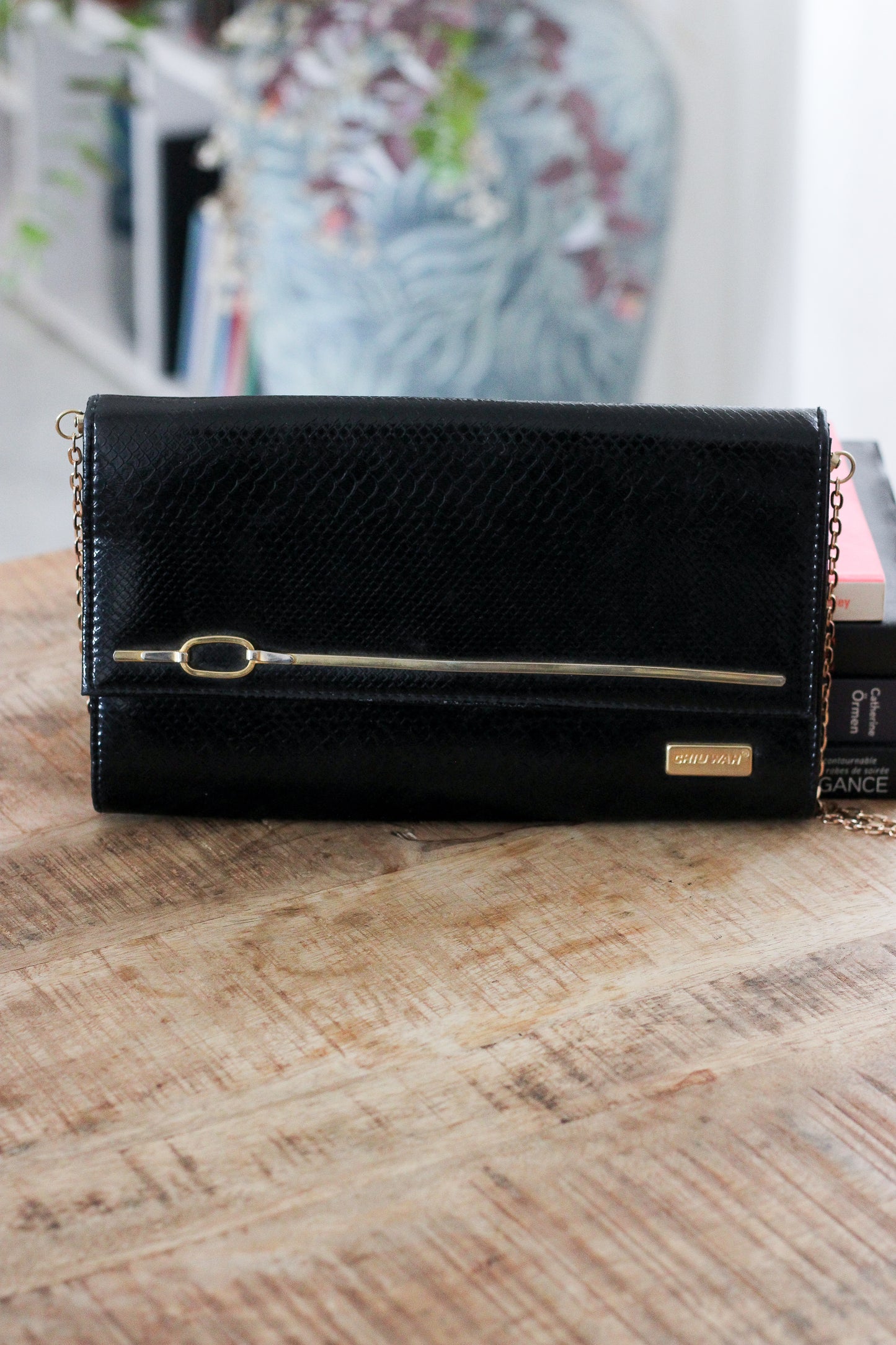 Pochette en cuir signé Chiu Wah