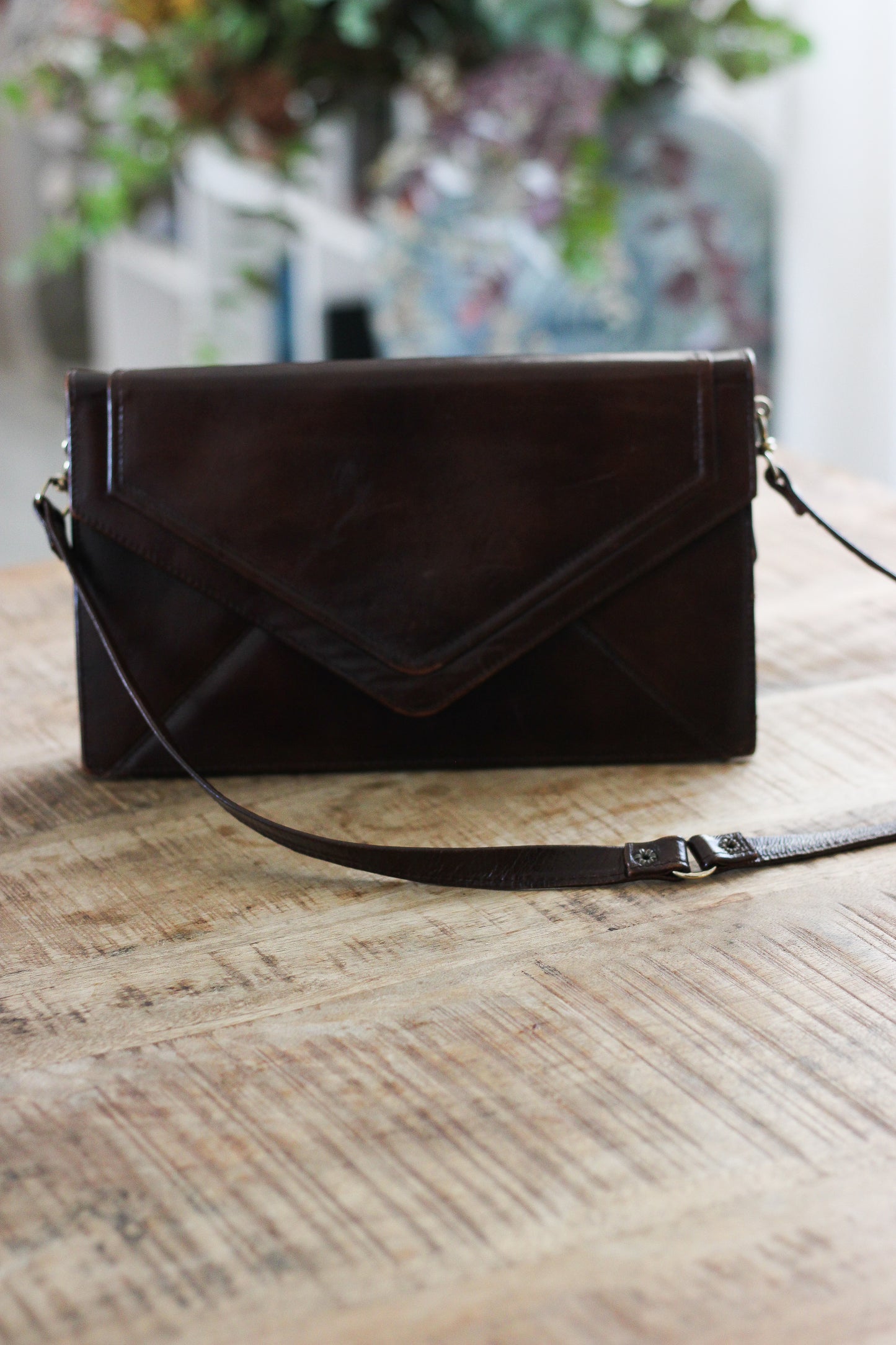 Pochette en cuir chocolat vintage