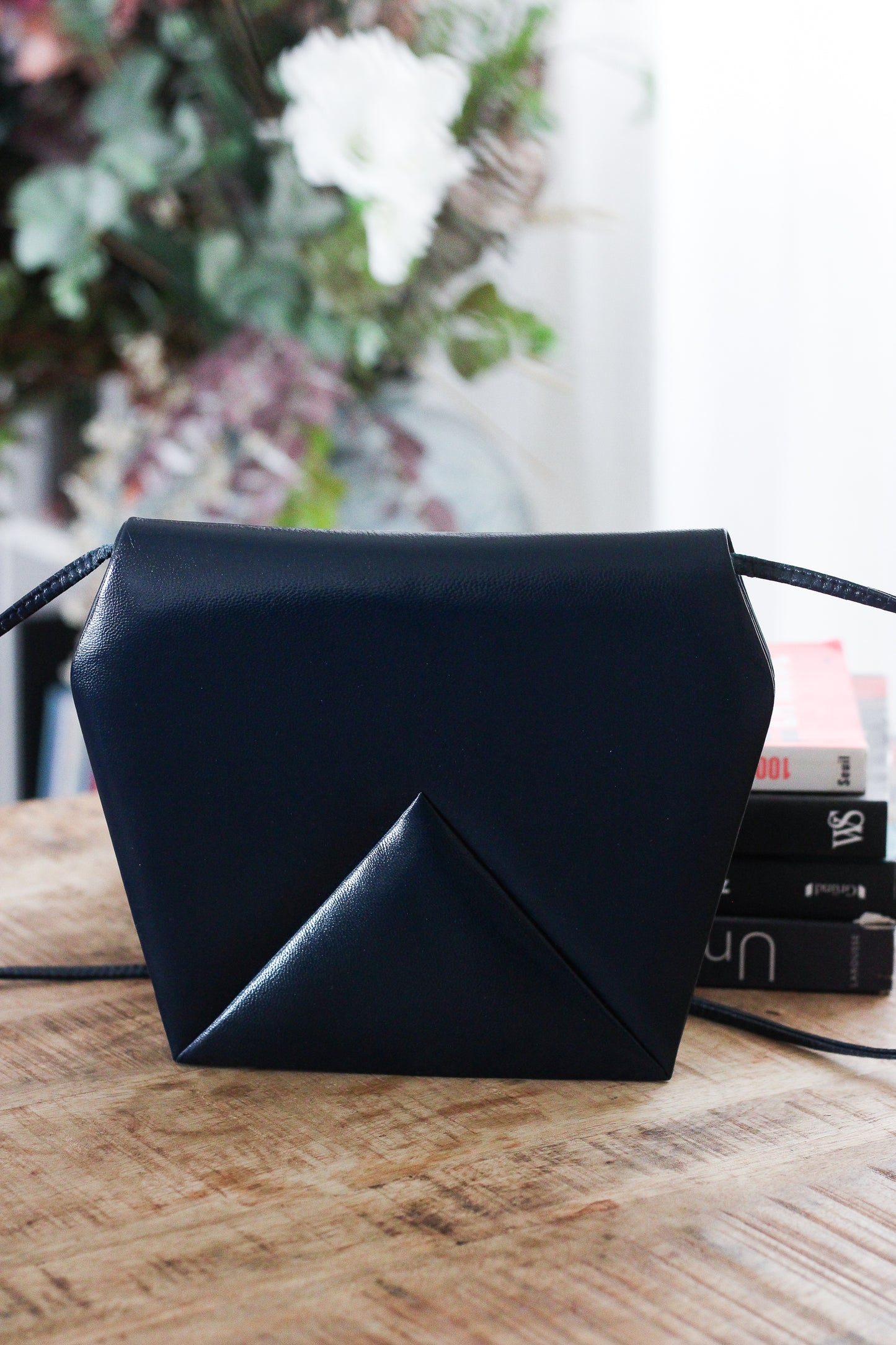 Sac bleu vintage minimaliste chic années 90