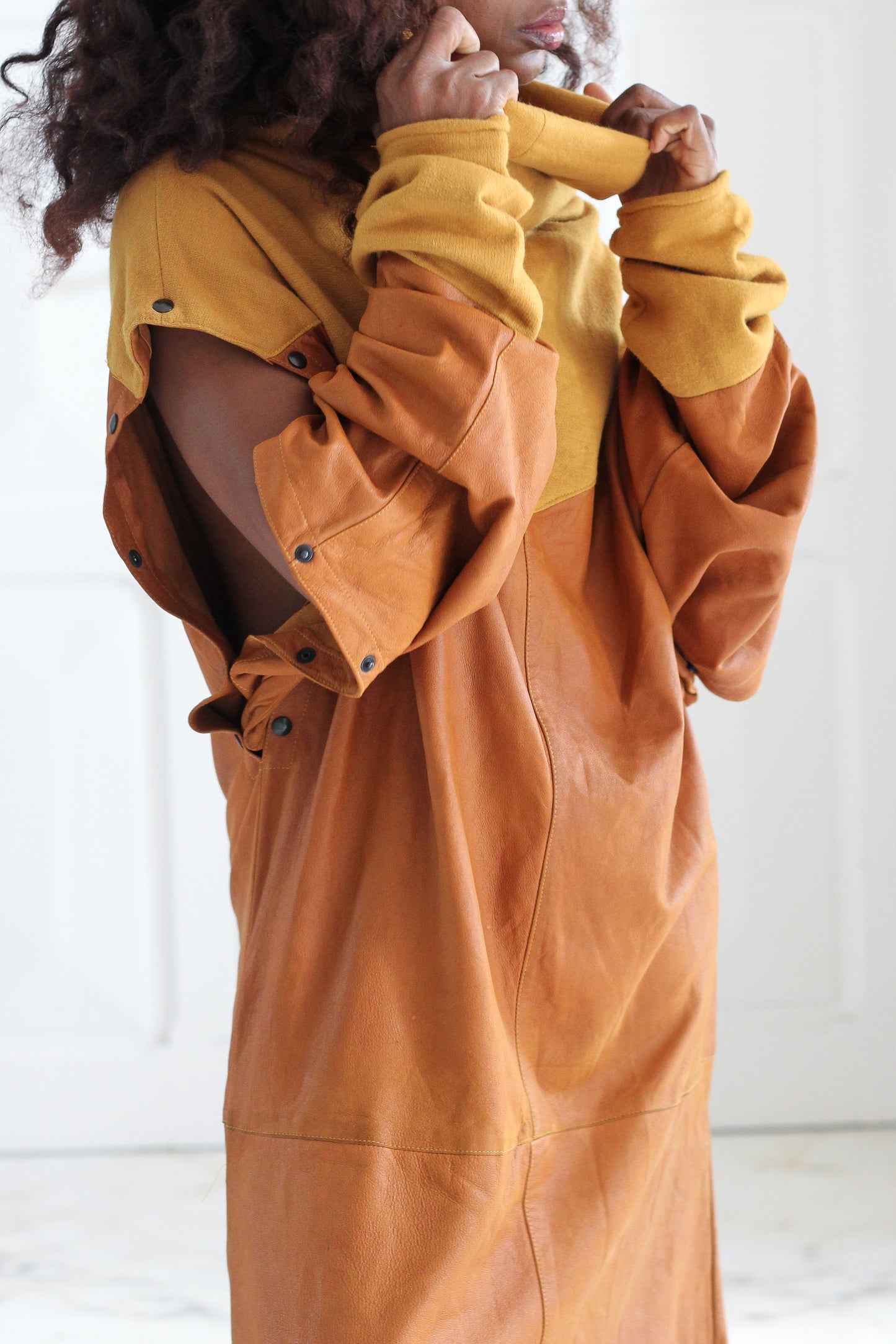 Robe original en laine et daim