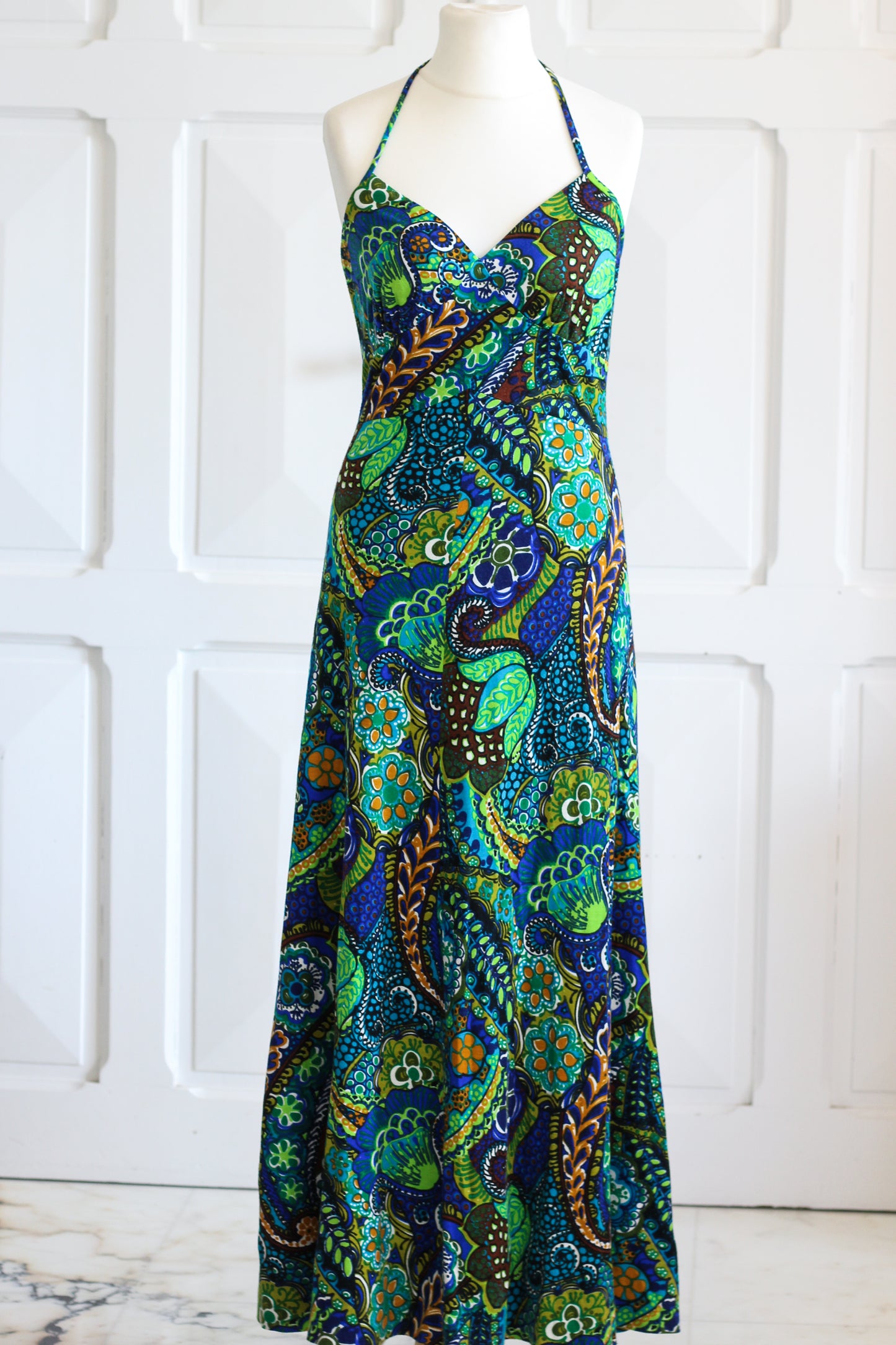 Fait main robe dos nu à motifs flotaux
