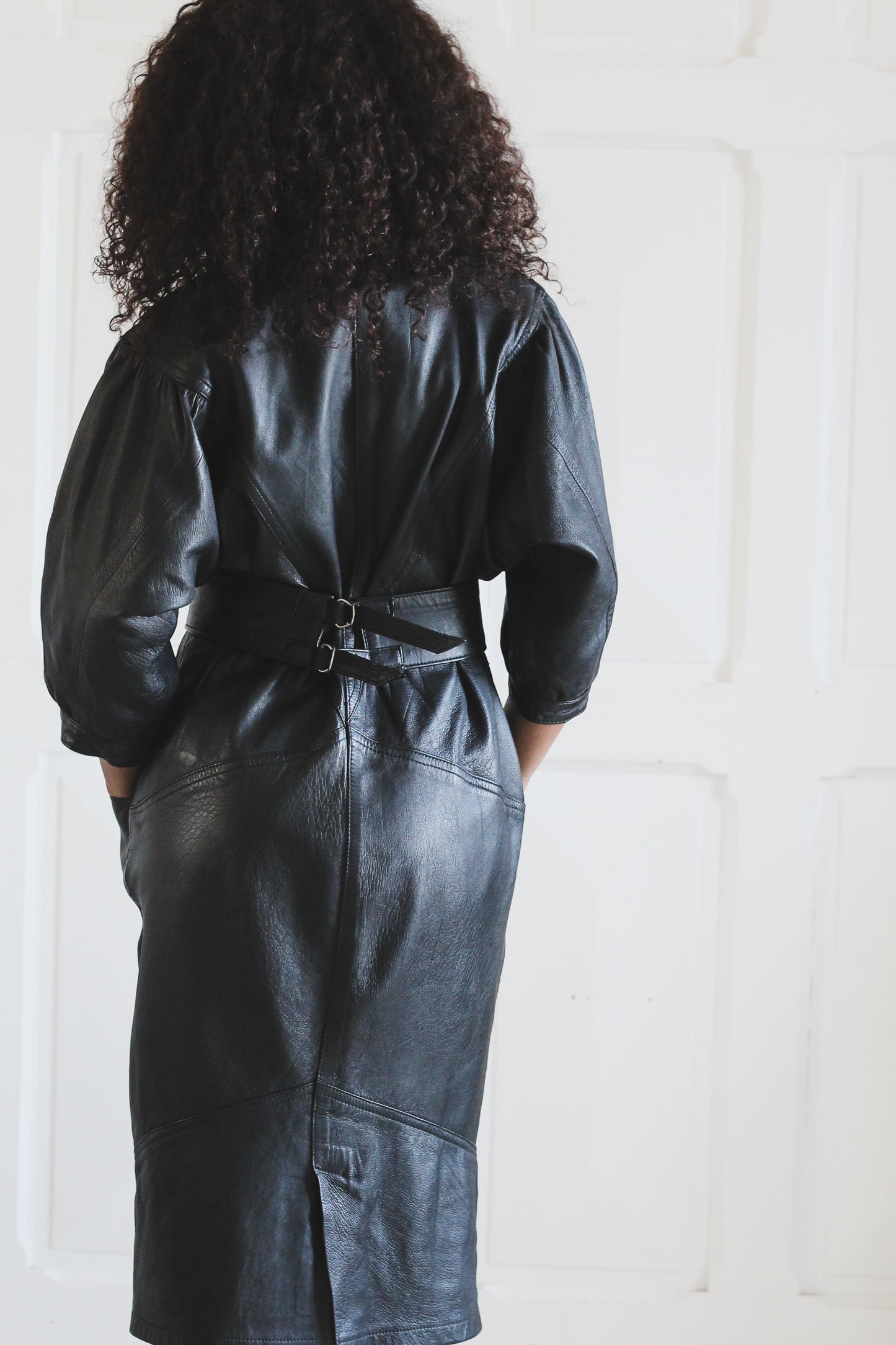 Robe en cuir vintage longueur midi