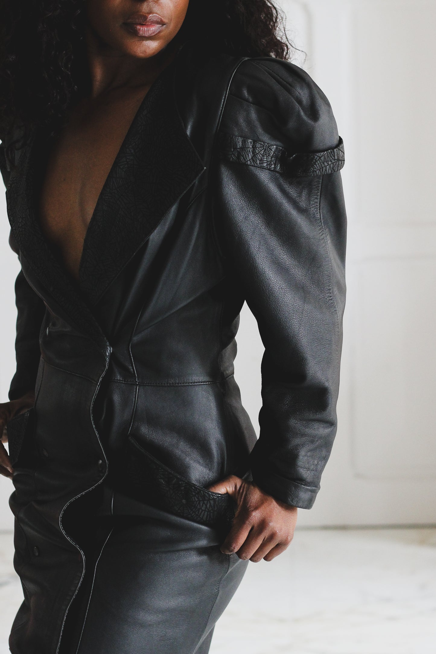 Robe en cuir vintage longueur midi