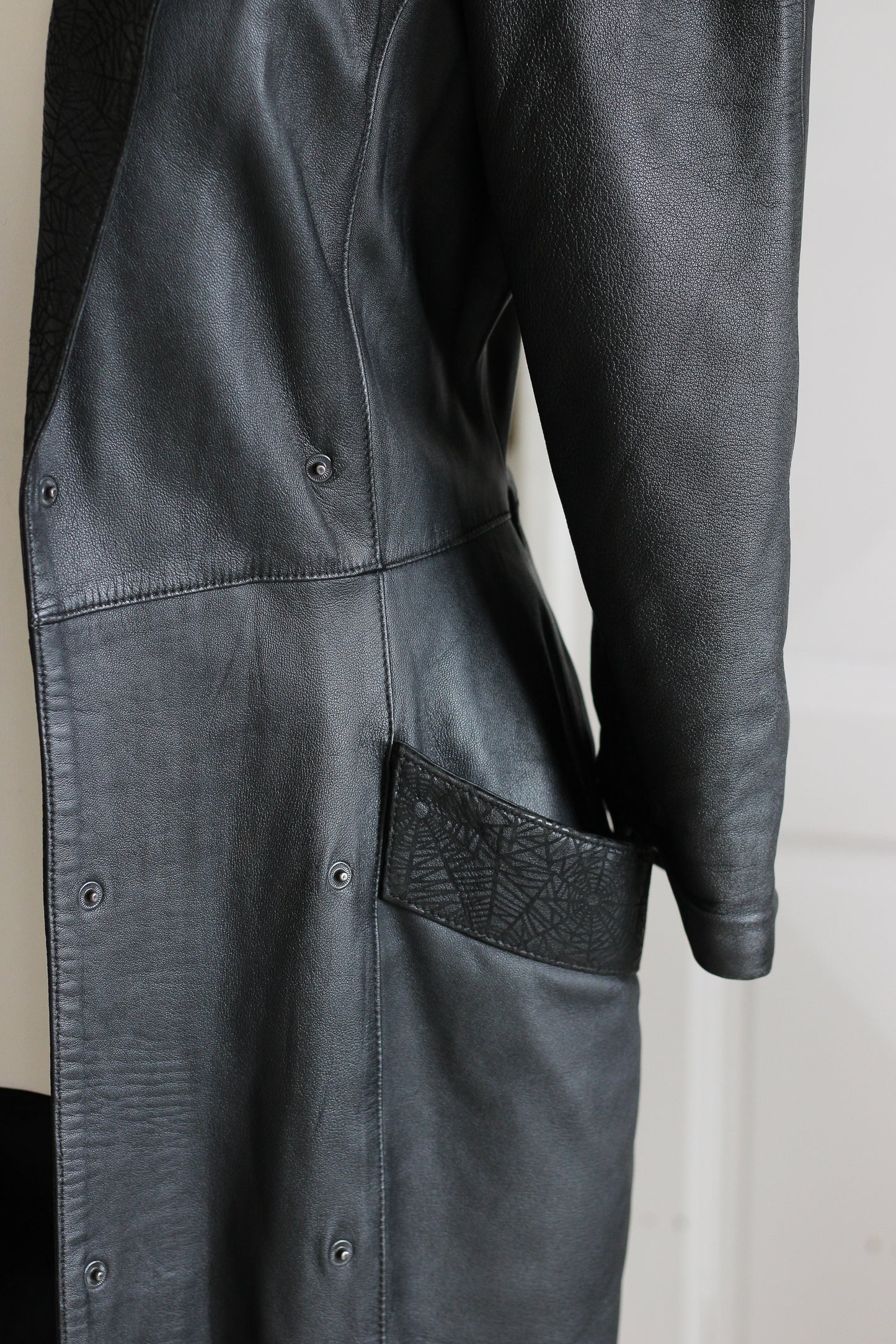 Robe en cuir vintage longueur midi