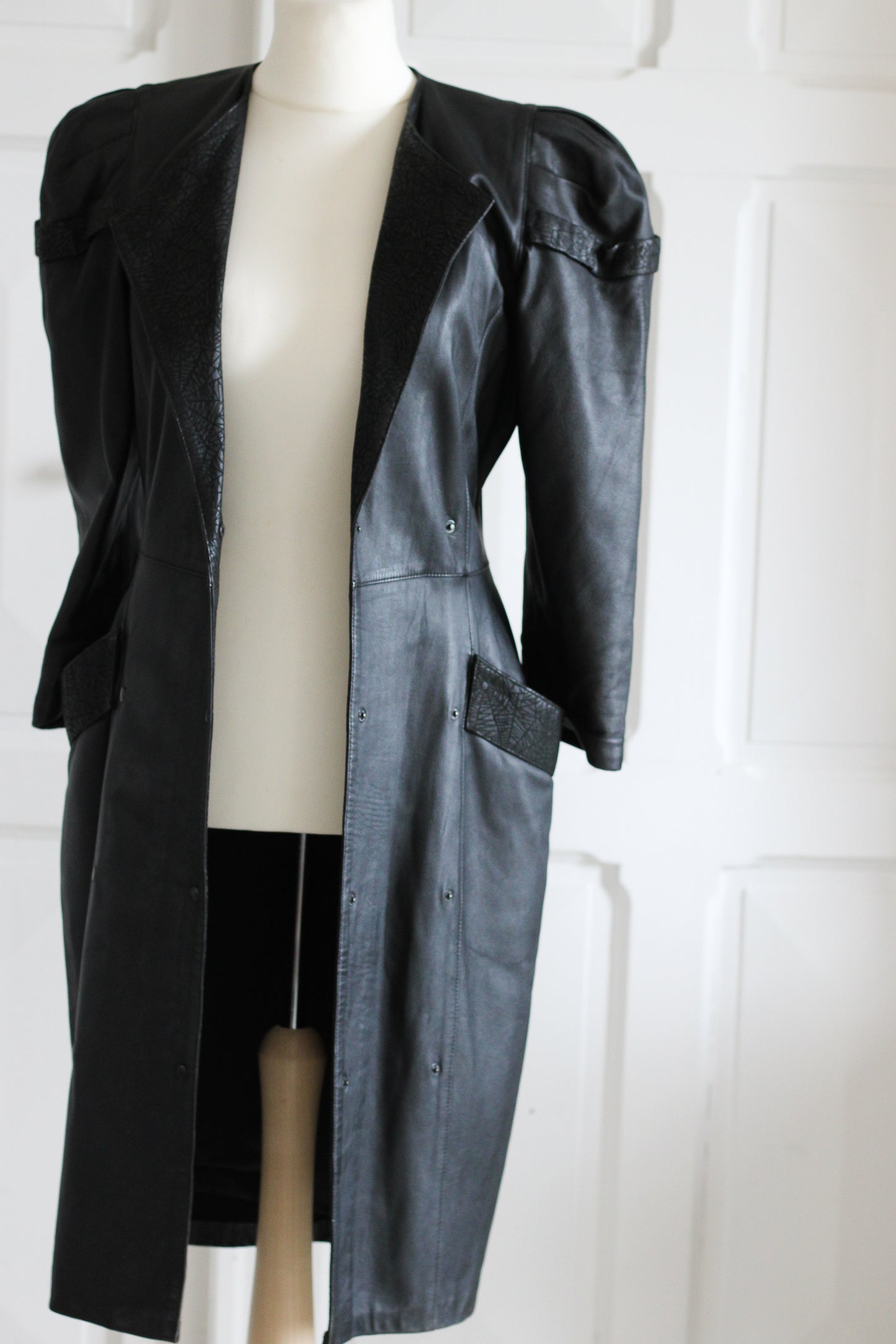 Robe en cuir vintage longueur midi