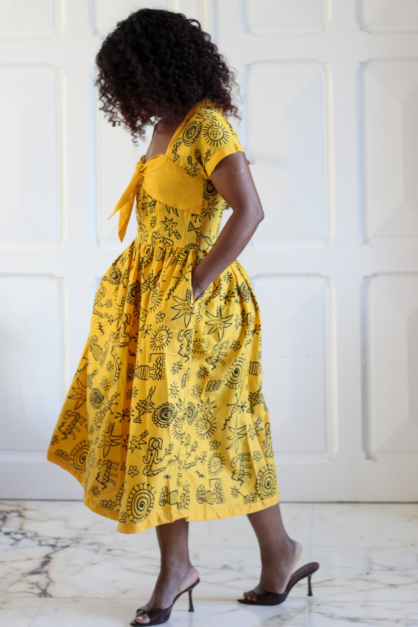 Robe jaune à motifs graphique