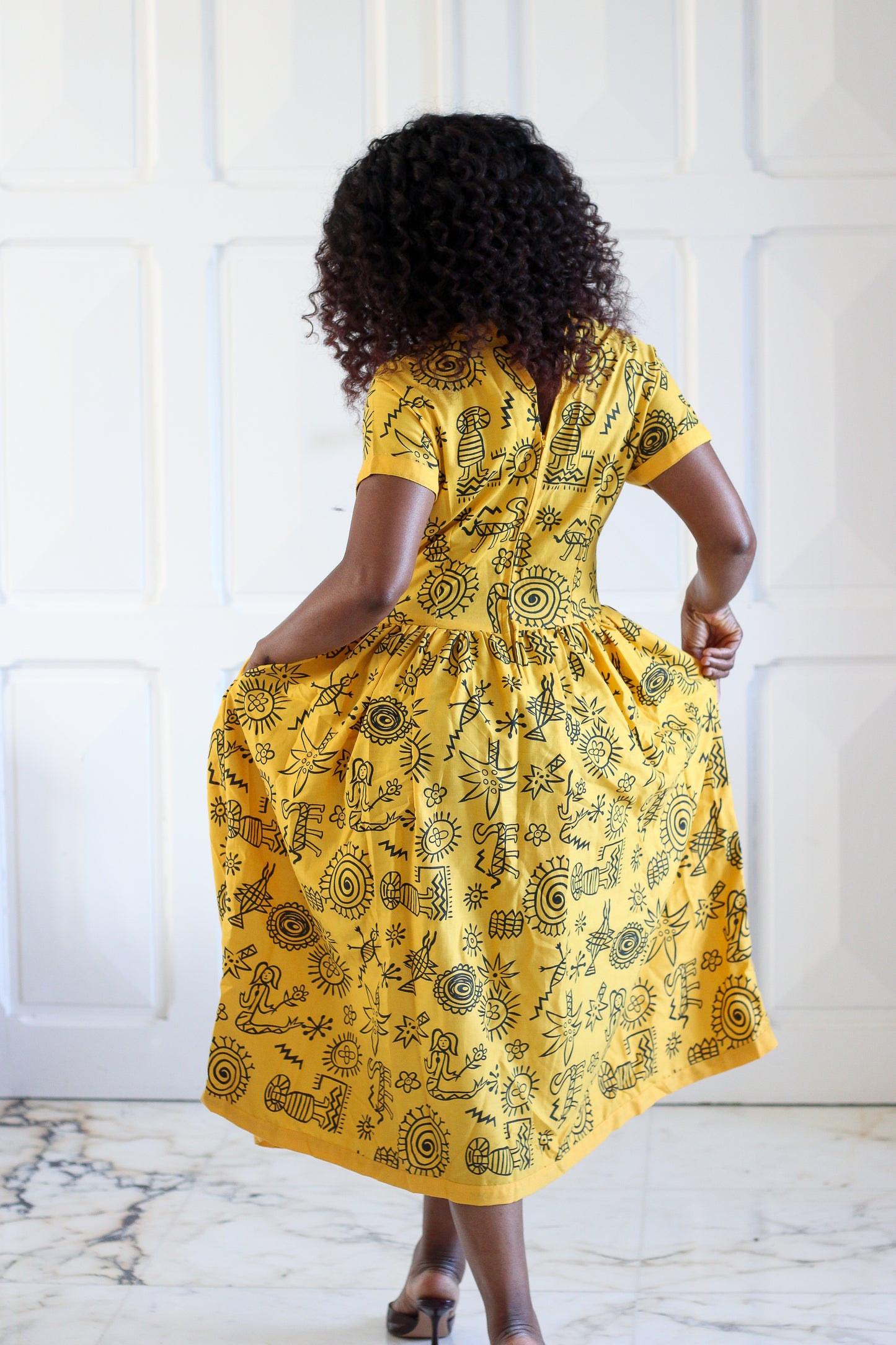 Robe jaune à motifs graphique