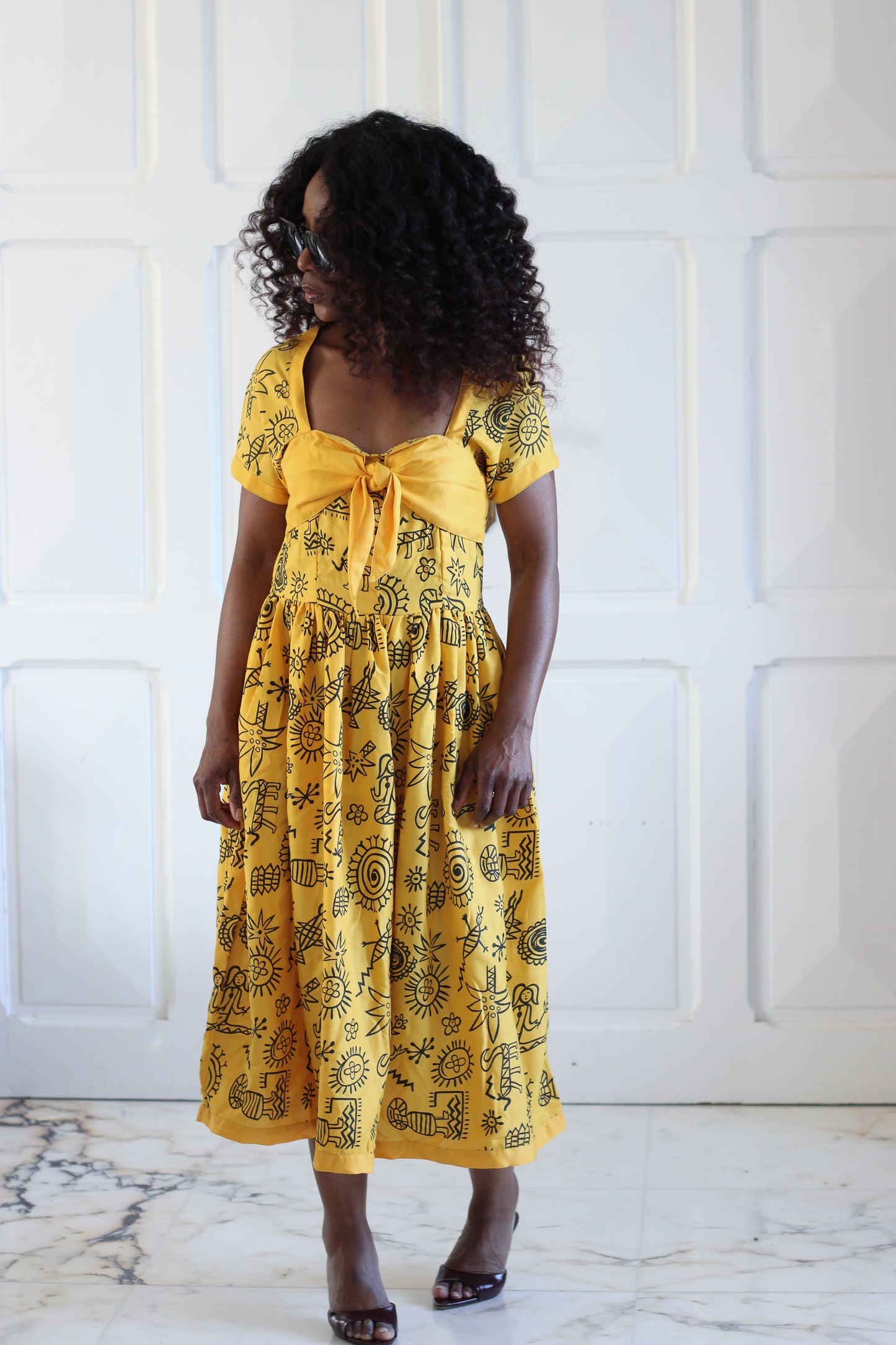 Robe jaune à motifs graphique
